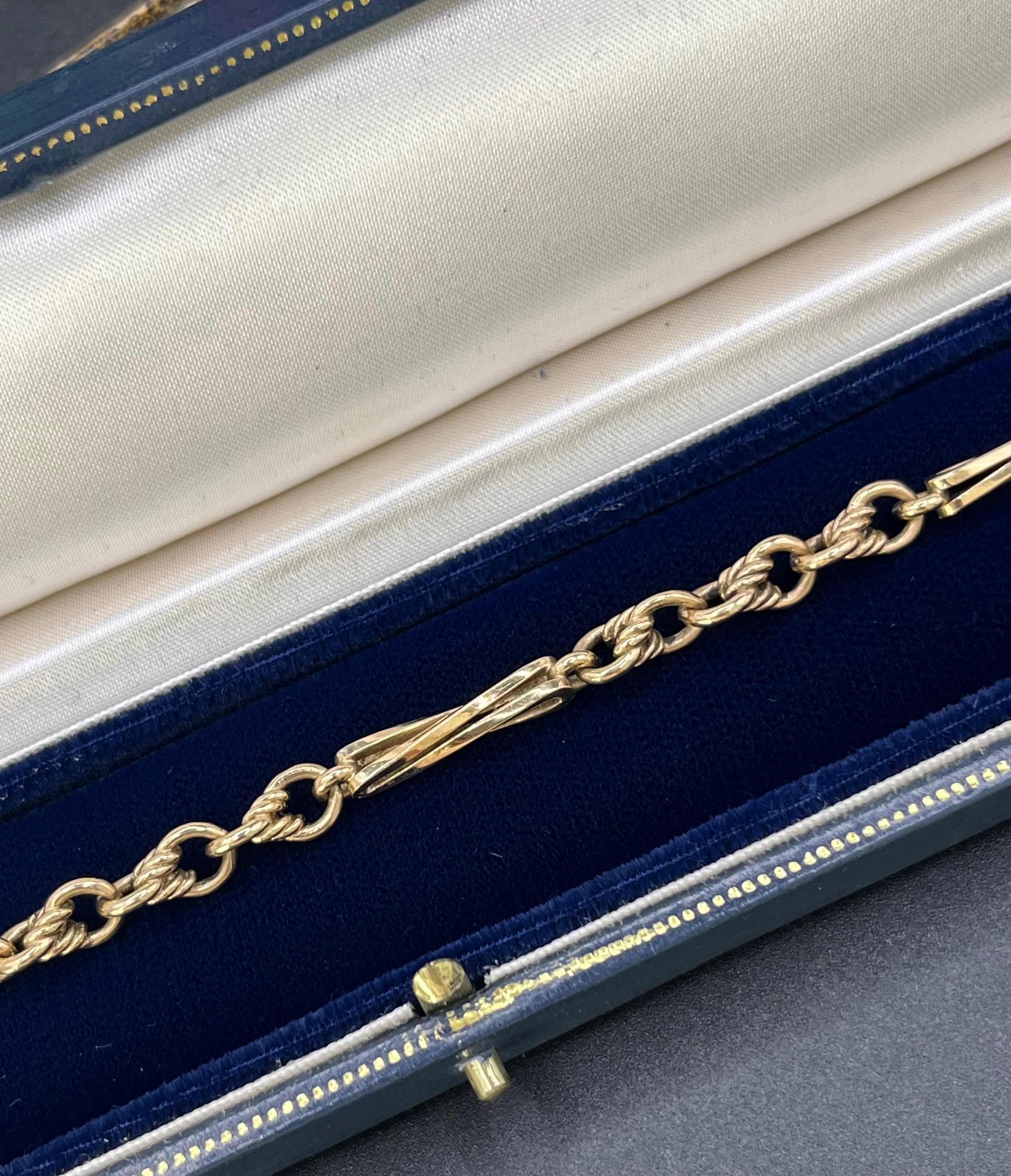 Pulsera de eslabones de fantasía eduardiana, antigua, estampada en oro de 9 ct, con cierre de clip giratorio en venta 5