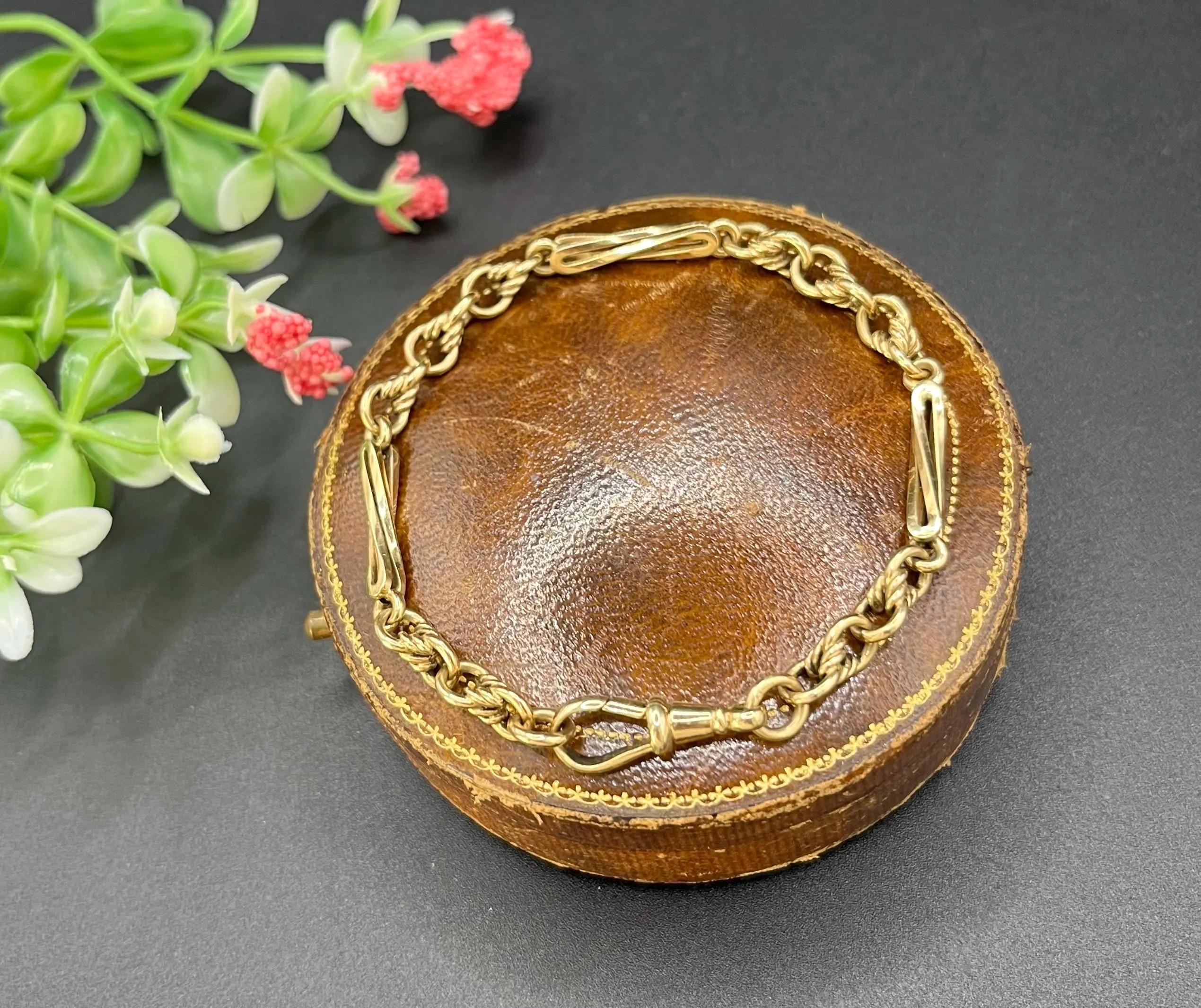 Pulsera de eslabones de fantasía eduardiana, antigua, estampada en oro de 9 ct, con cierre de clip giratorio en venta 1