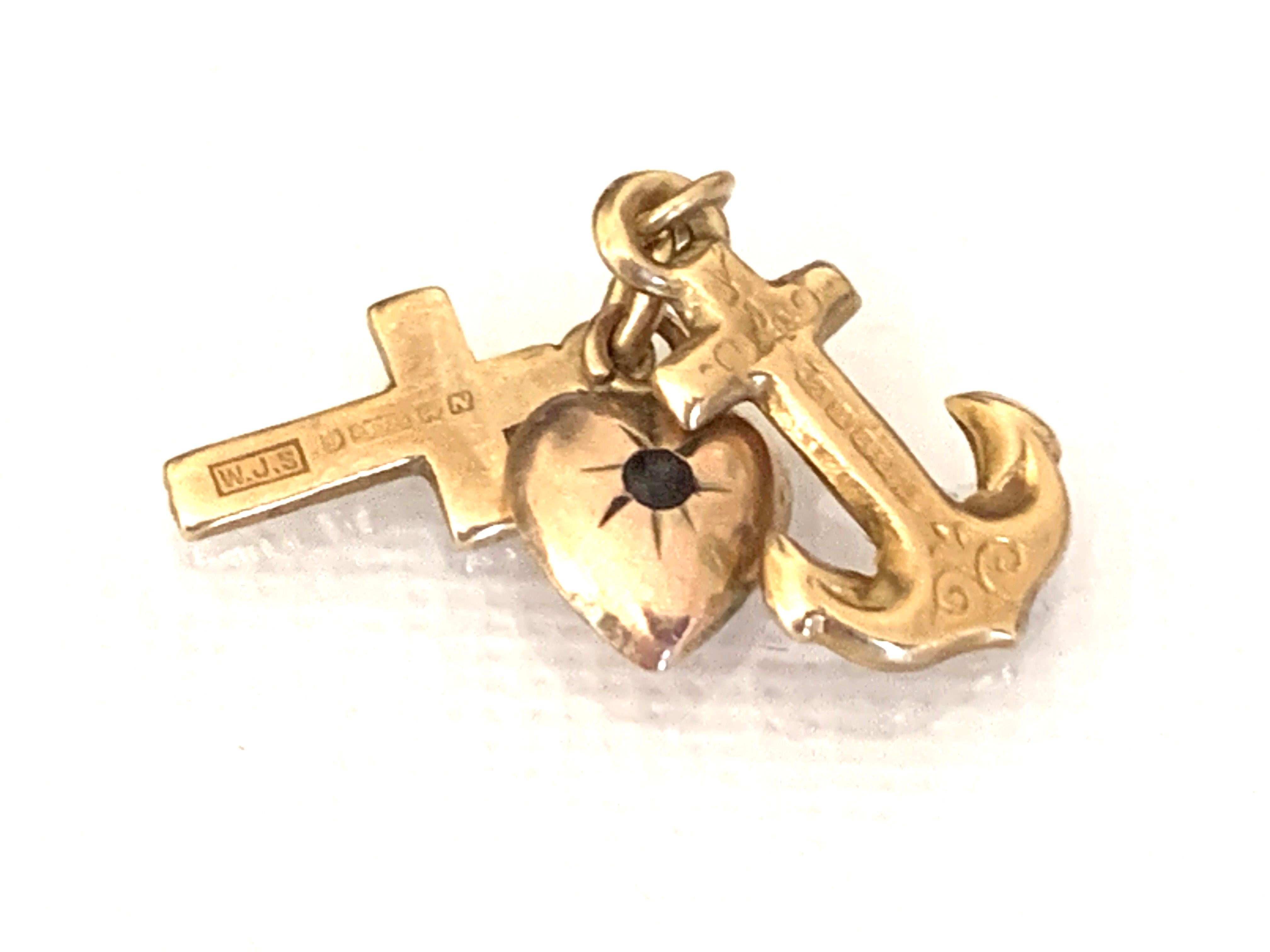 Antique 9ct Gold trio charm - Heart, Anchor & cross In condizioni buone in vendita a London, GB