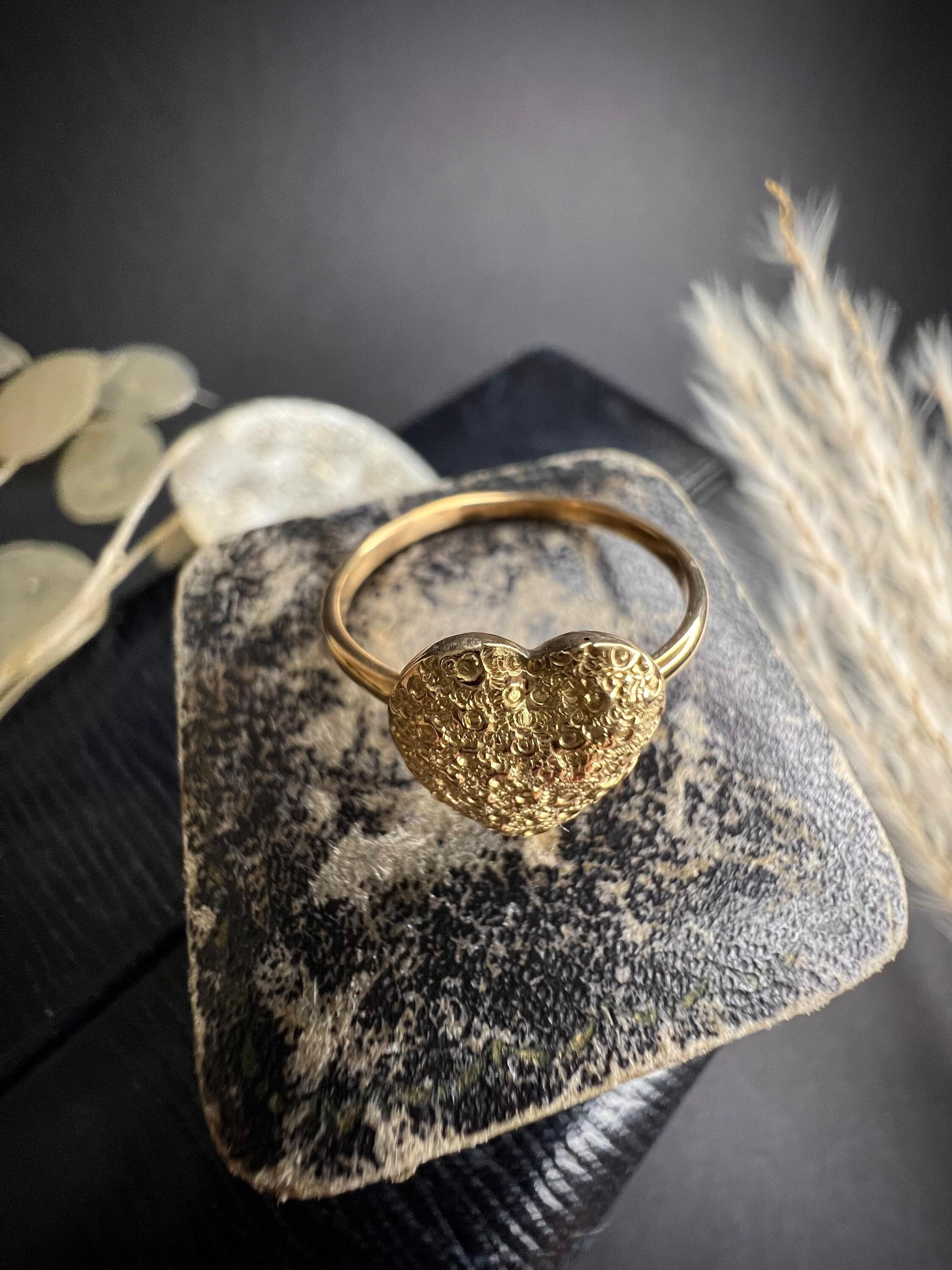 Antique 9ct Gold Victorian Etruscan Puffy Heart Ring For Sale 2
