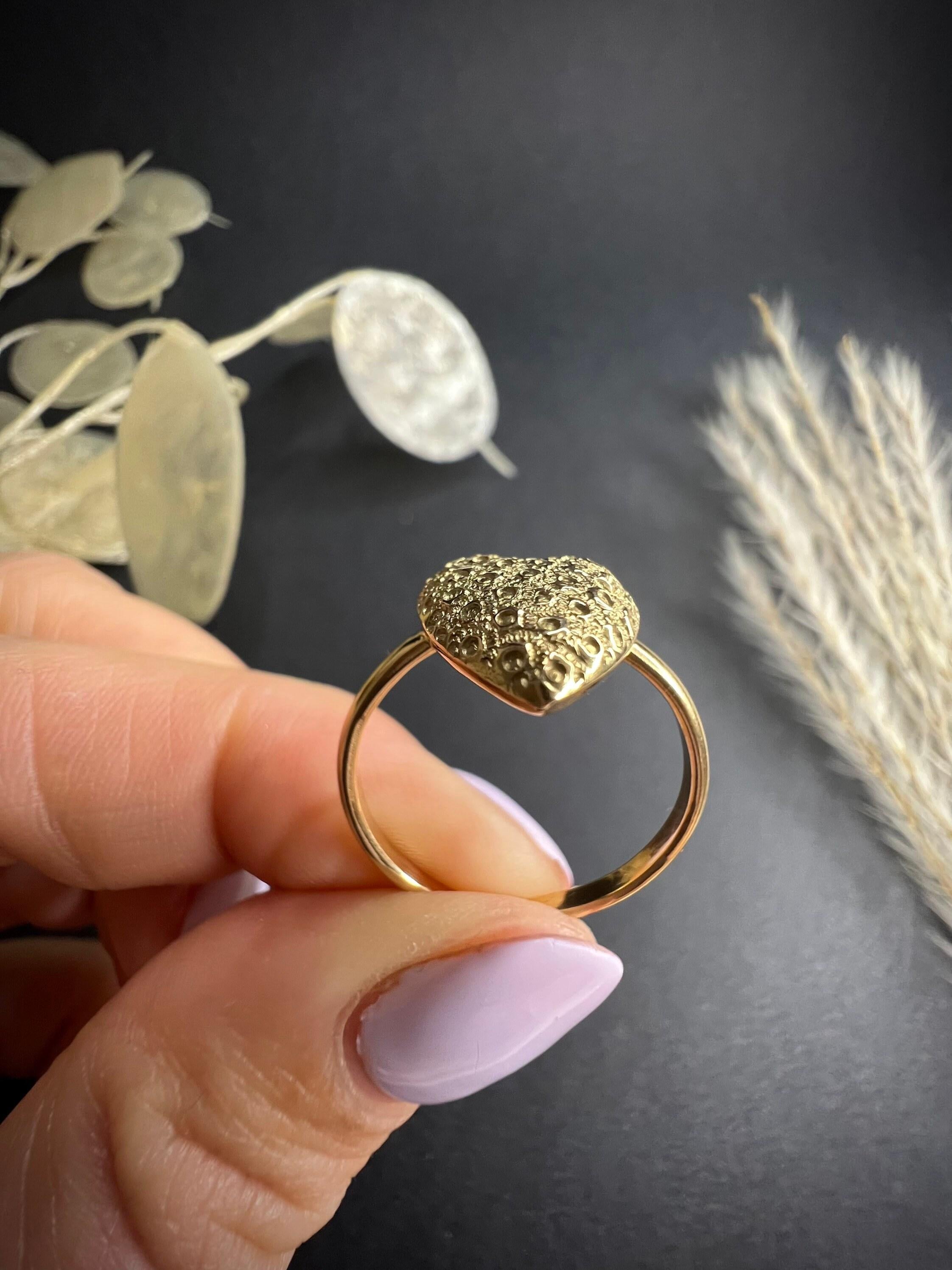 Antique 9ct Gold Victorian Etruscan Puffy Heart Ring For Sale 5