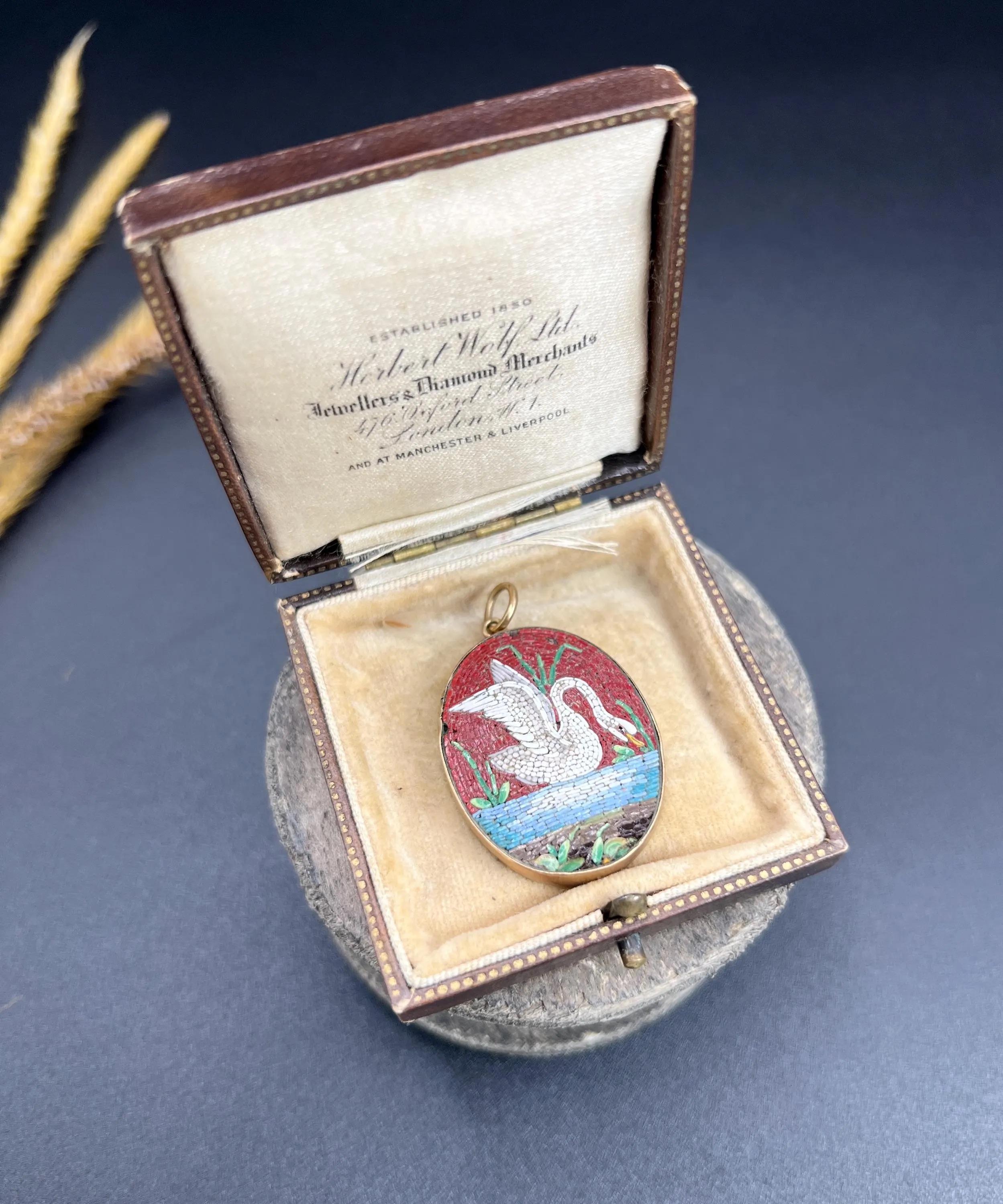 Antique 9ct Gold, Victorian Micro Mosaic Swan Portrait Pendant For Sale 1