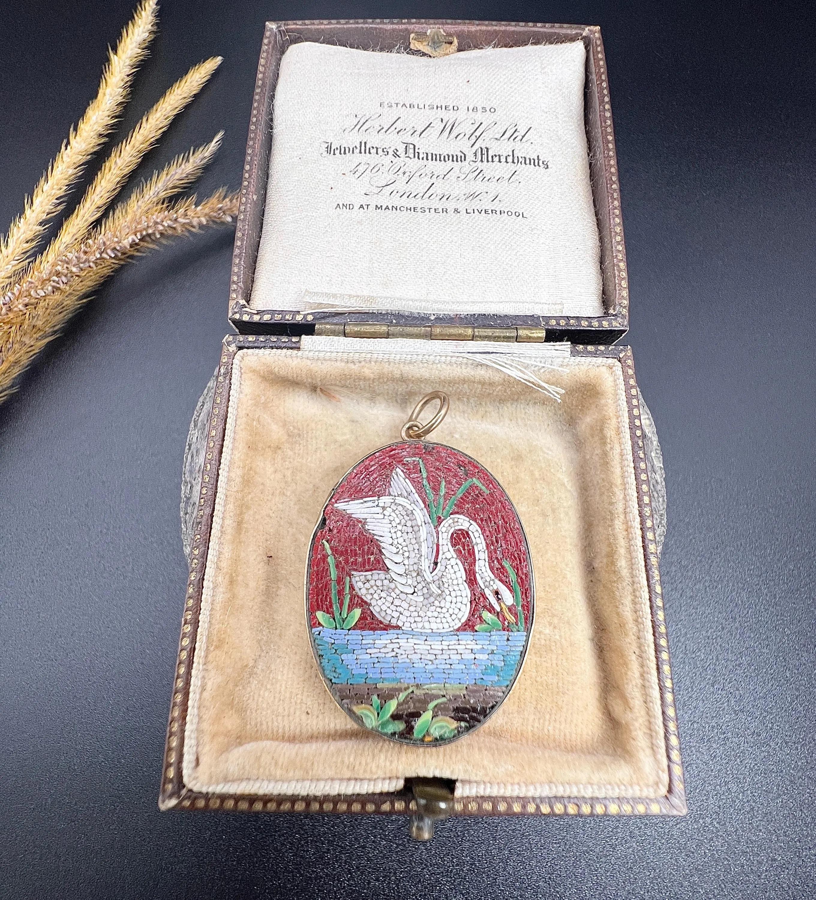 Antique 9ct Gold, Victorian Micro Mosaic Swan Portrait Pendant For Sale 2