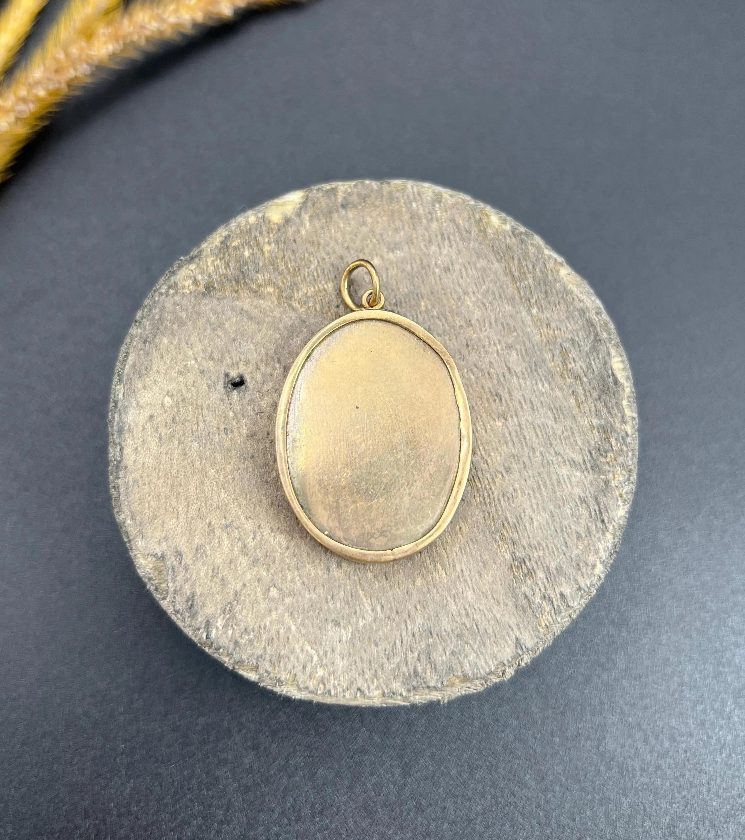 Antique 9ct Gold, Victorian Micro Mosaic Swan Portrait Pendant For Sale 3