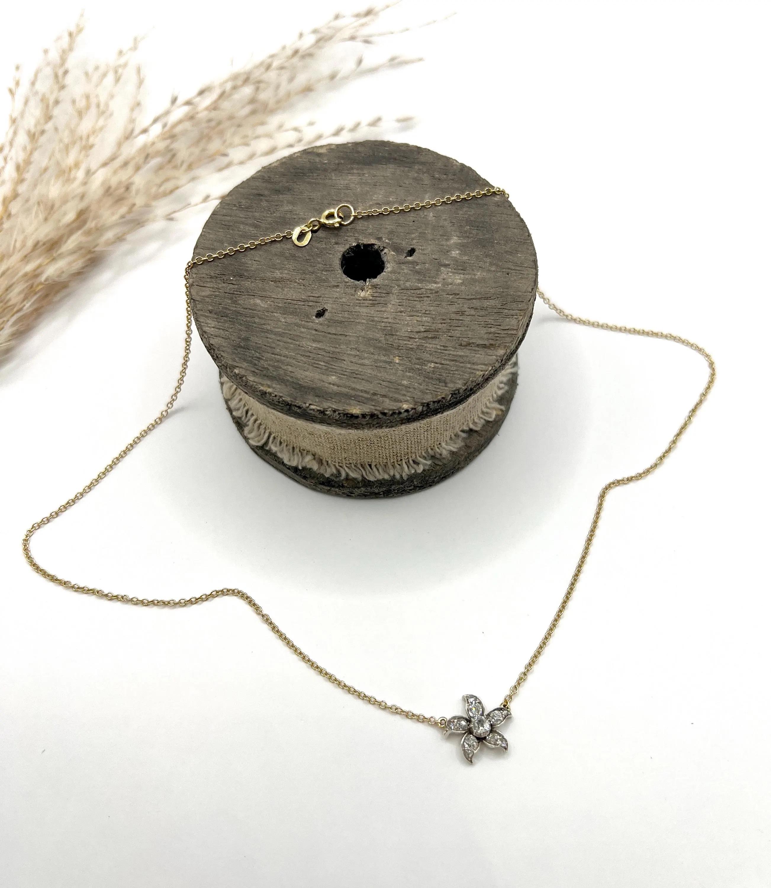 Collier pendentif fleur en or 9ct, victorien et diamant taillé à l'ancienne en vente 5