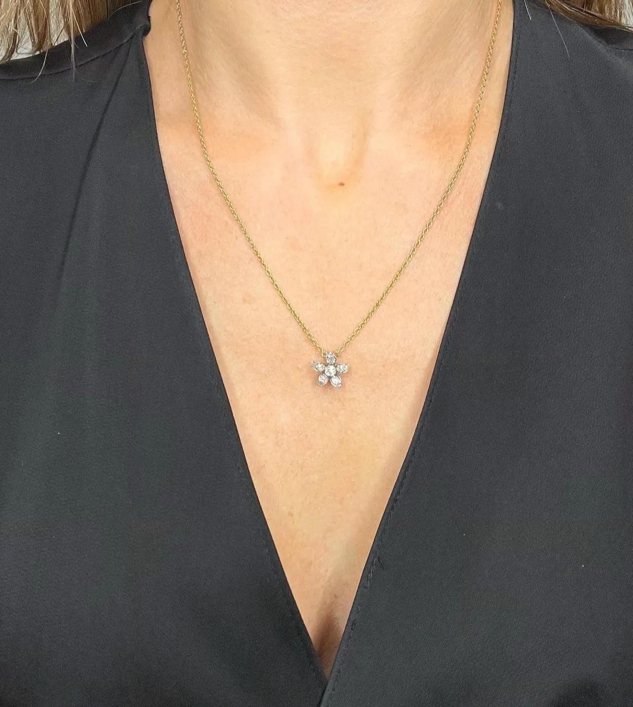 Taille vieille Europe Collier pendentif fleur en or 9ct, victorien et diamant taillé à l'ancienne en vente