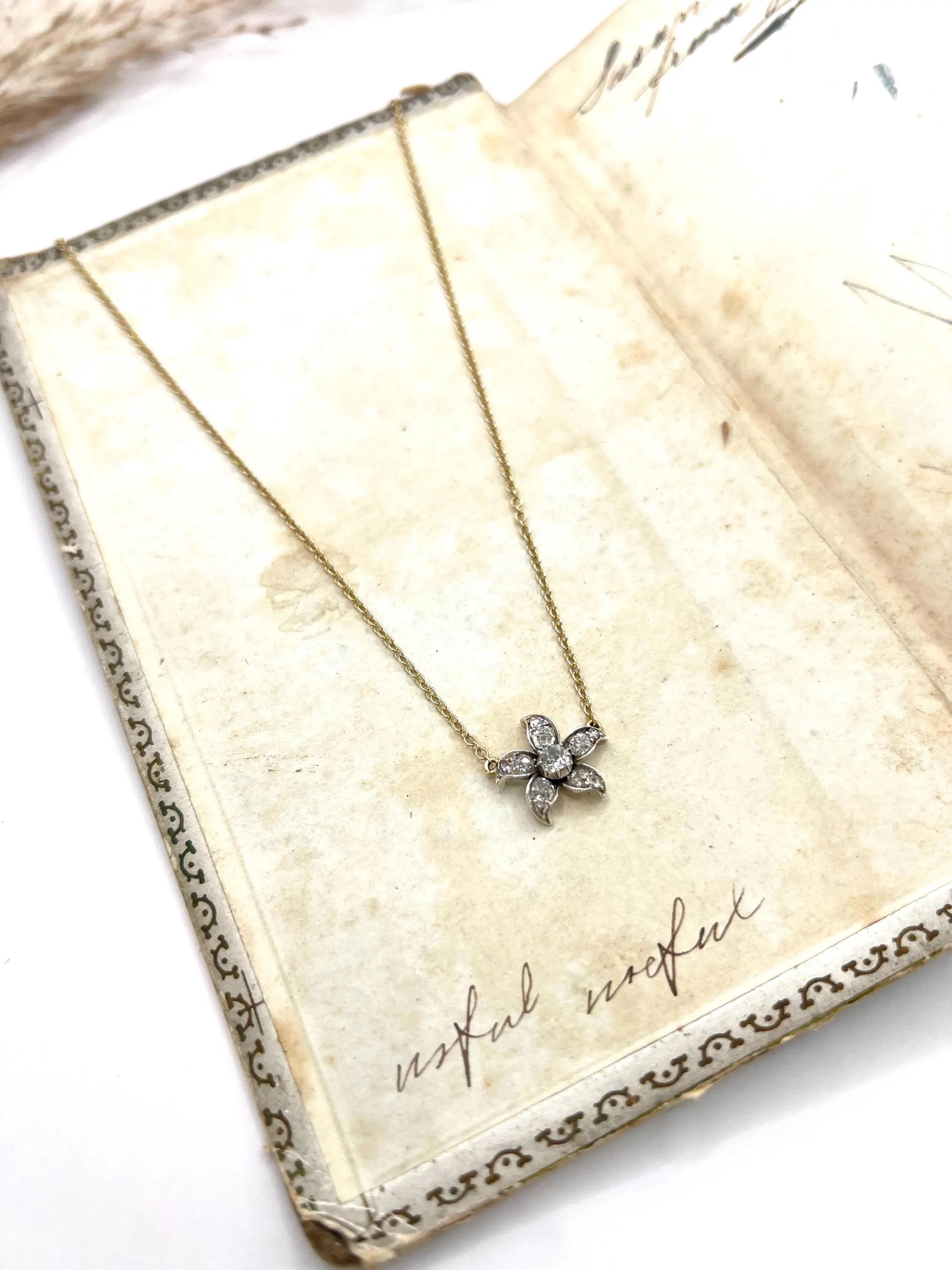 Collier pendentif fleur en or 9ct, victorien et diamant taillé à l'ancienne Unisexe en vente