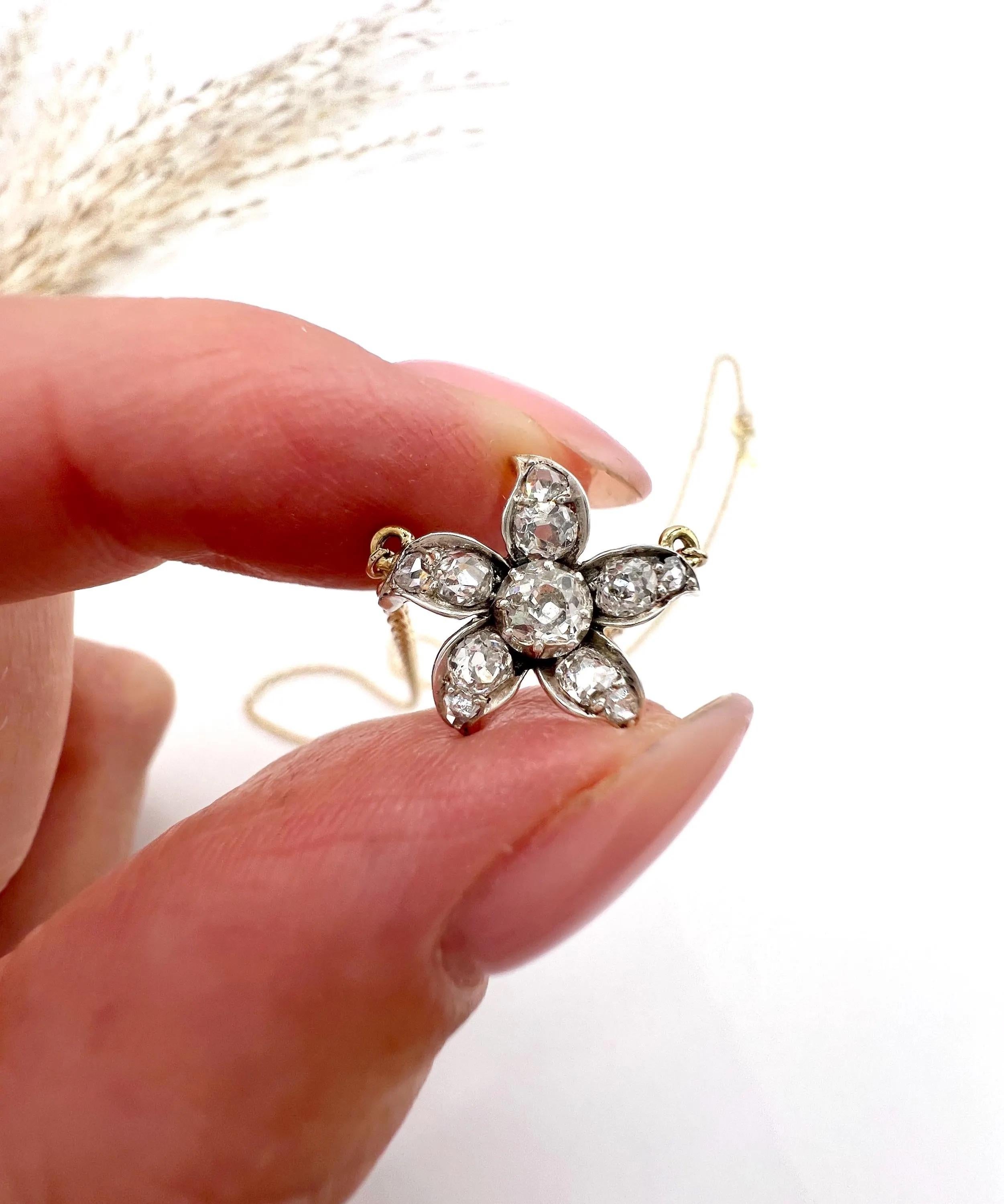 Collier pendentif fleur en or 9ct, victorien et diamant taillé à l'ancienne en vente 1