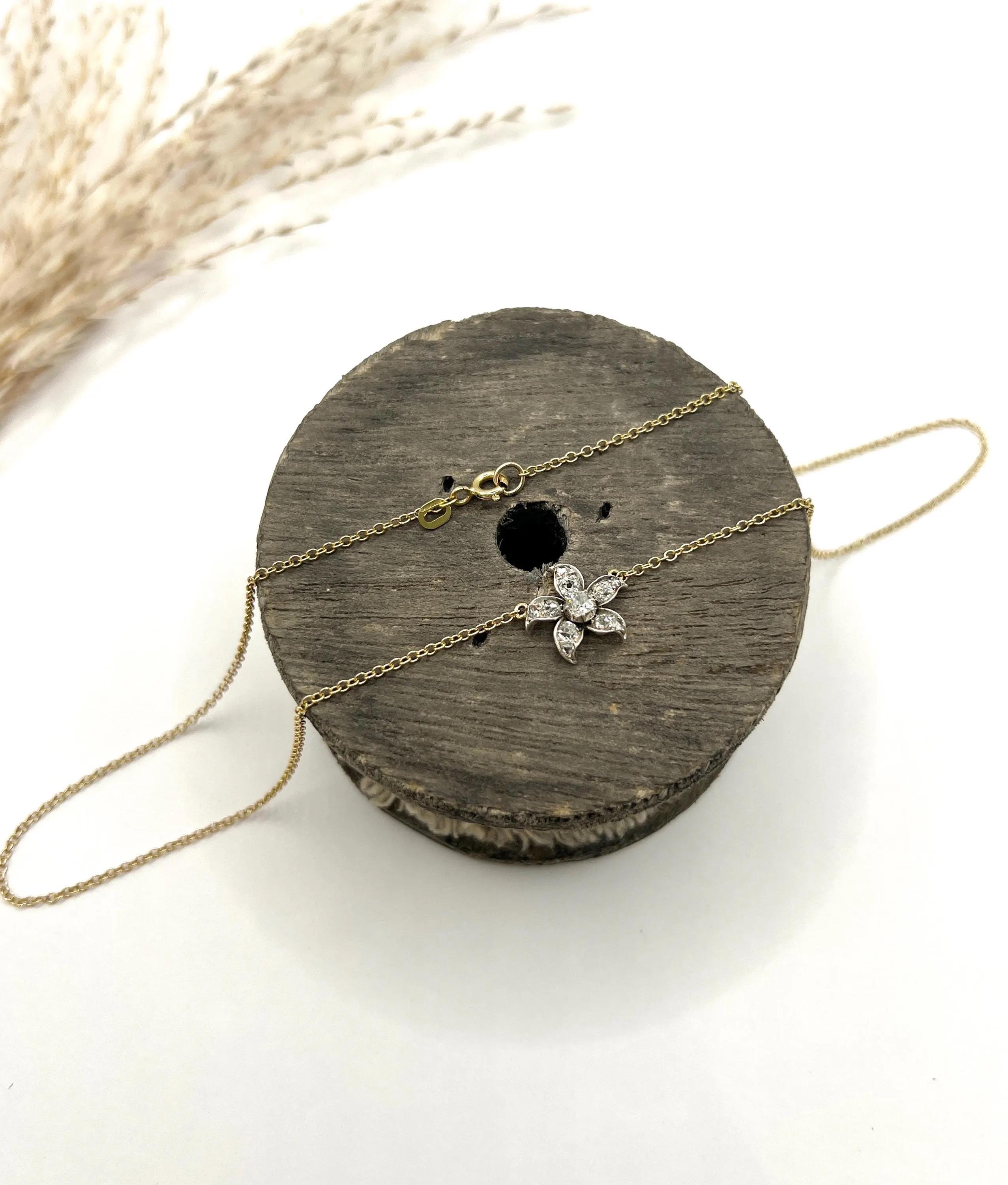 Collier pendentif fleur en or 9ct, victorien et diamant taillé à l'ancienne en vente 2