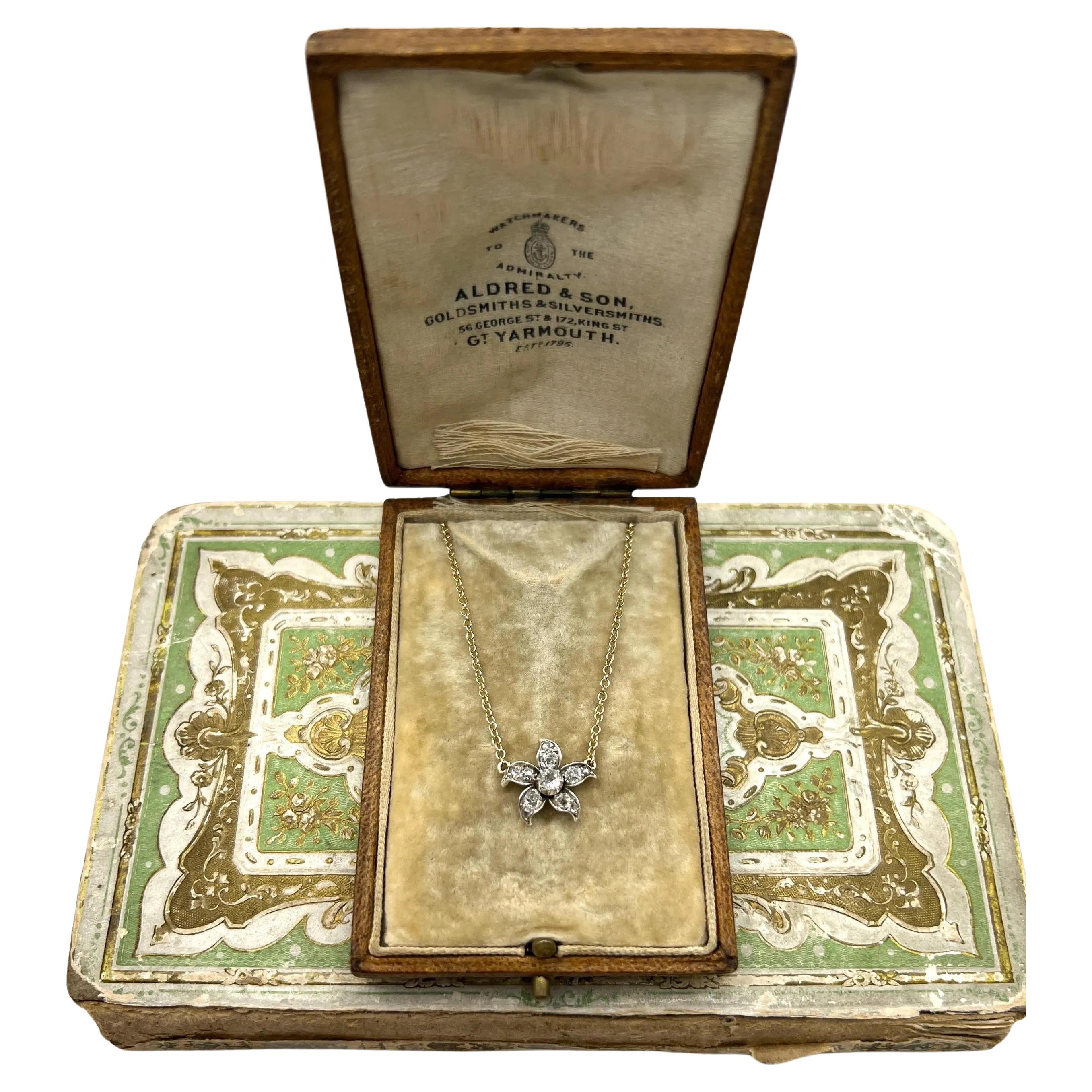 Collier pendentif fleur en or 9ct, victorien et diamant taillé à l'ancienne