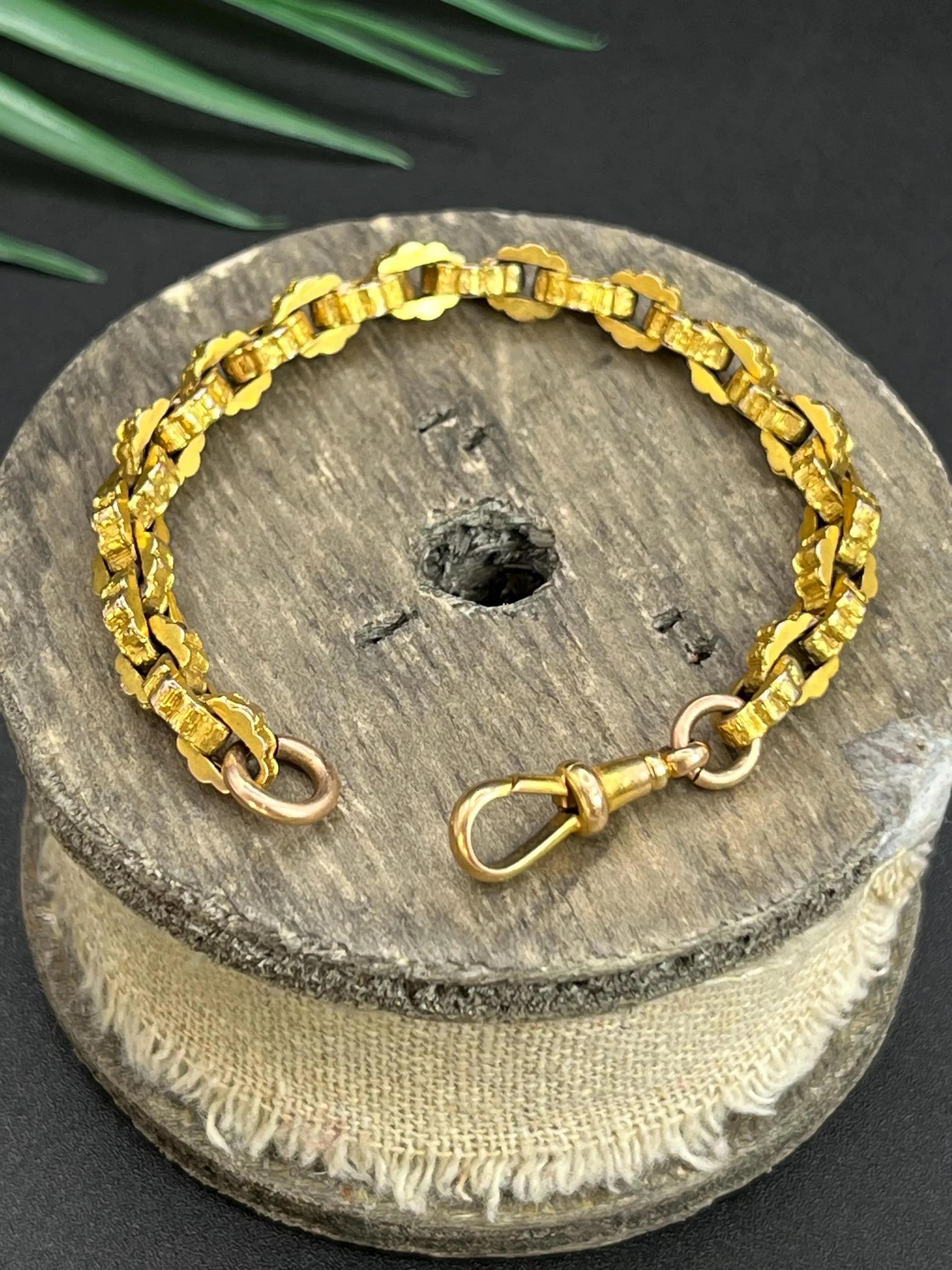 Antique Gold Chain Extender

Circa 1880

9ct Yellow Gold Chain

9ct  Rose Gold Dog Clip

Add a touch of versatile elegance to your jewellery collection with this exquisite 9ct yellow gold ornate box link extender chain. This beautiful extender is