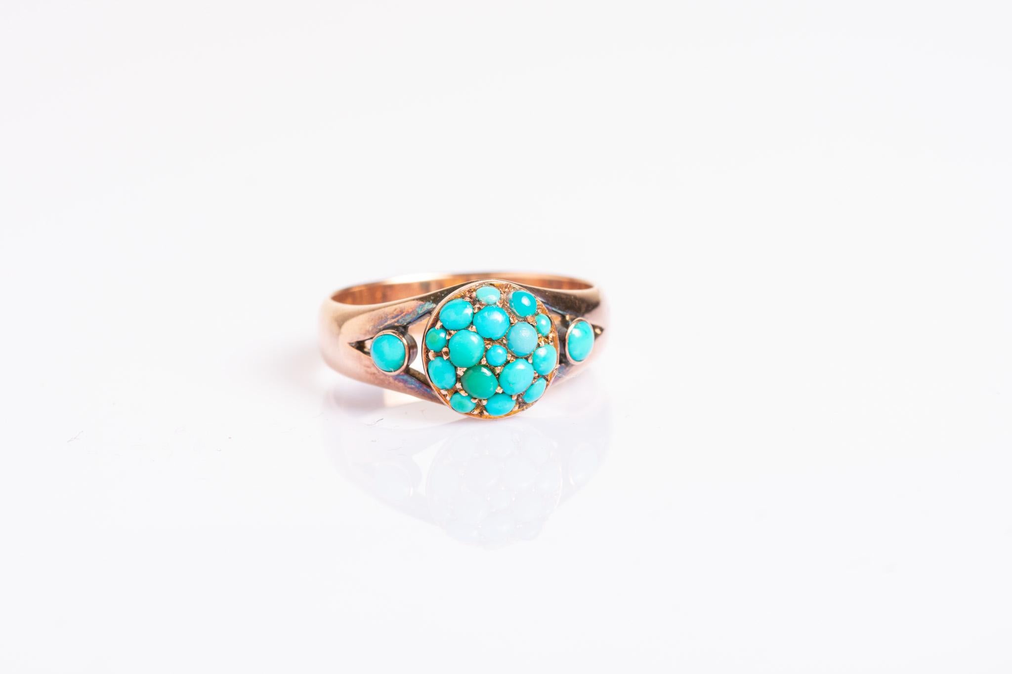 Antiker viktorianischer Türkis-Cluster-Ring aus 9 Karat Gold (Antiker Kissenschliff)