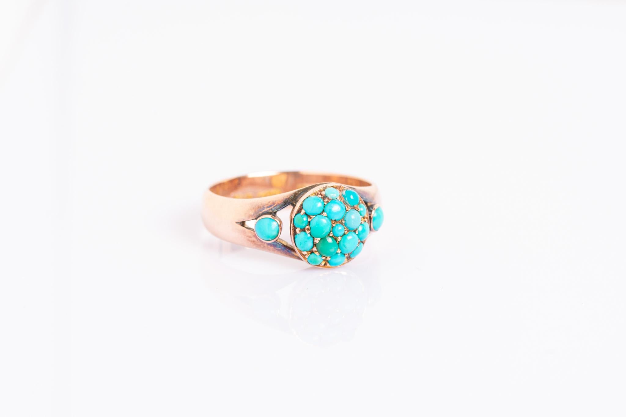 Antiker viktorianischer Türkis-Cluster-Ring aus 9 Karat Gold im Zustand „Gut“ in Portland, England