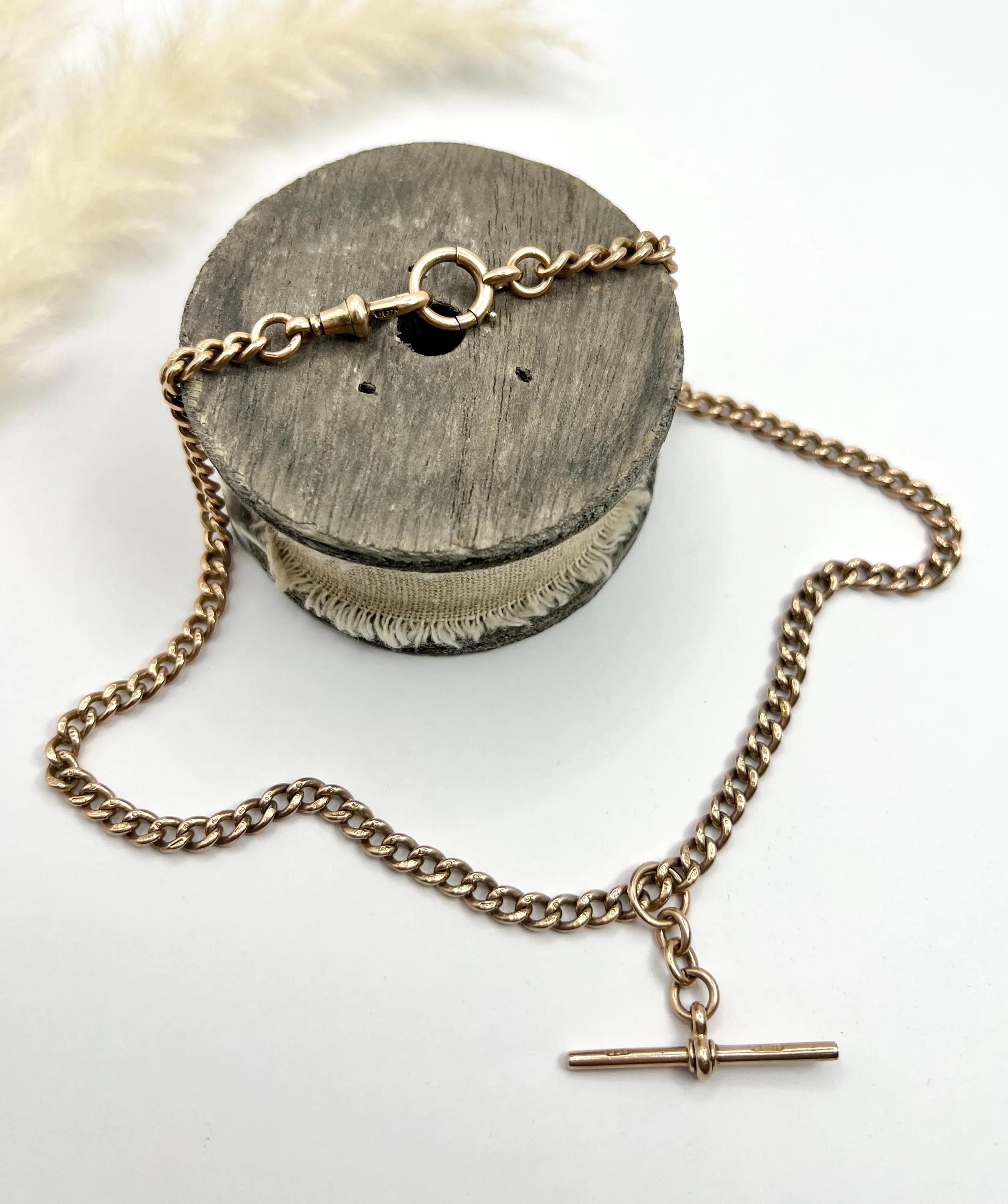 Antique Albert Chain 

9ct Rose Gold

Circa 1880

Makers Mark JKS

Introducing a stunning 9ct rose gold Victorian era Albert chain that was previously used as a pocket watch chain. This exquisite necklace features a swivel dog clip, bolt ring and a