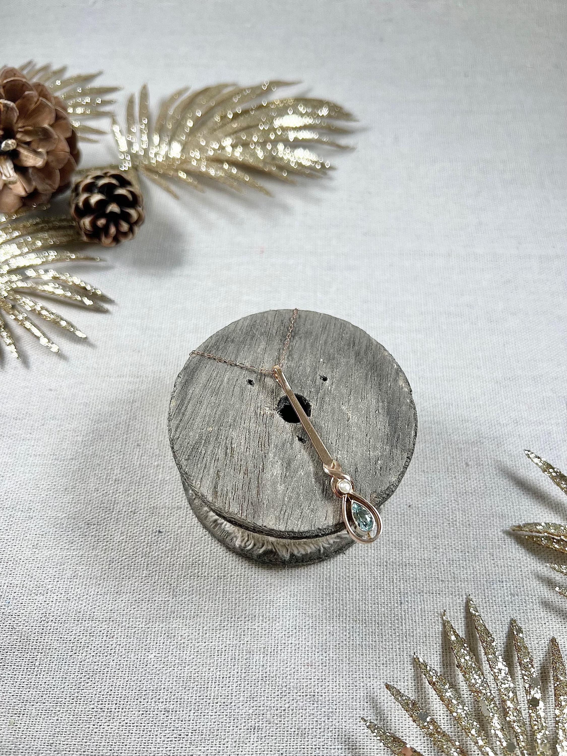 Antique 9ct Rose Gold 1920s Aquamarine Seed Pearl Pendulum Drop Pendant Necklace In Good Condition For Sale In Brighton, GB