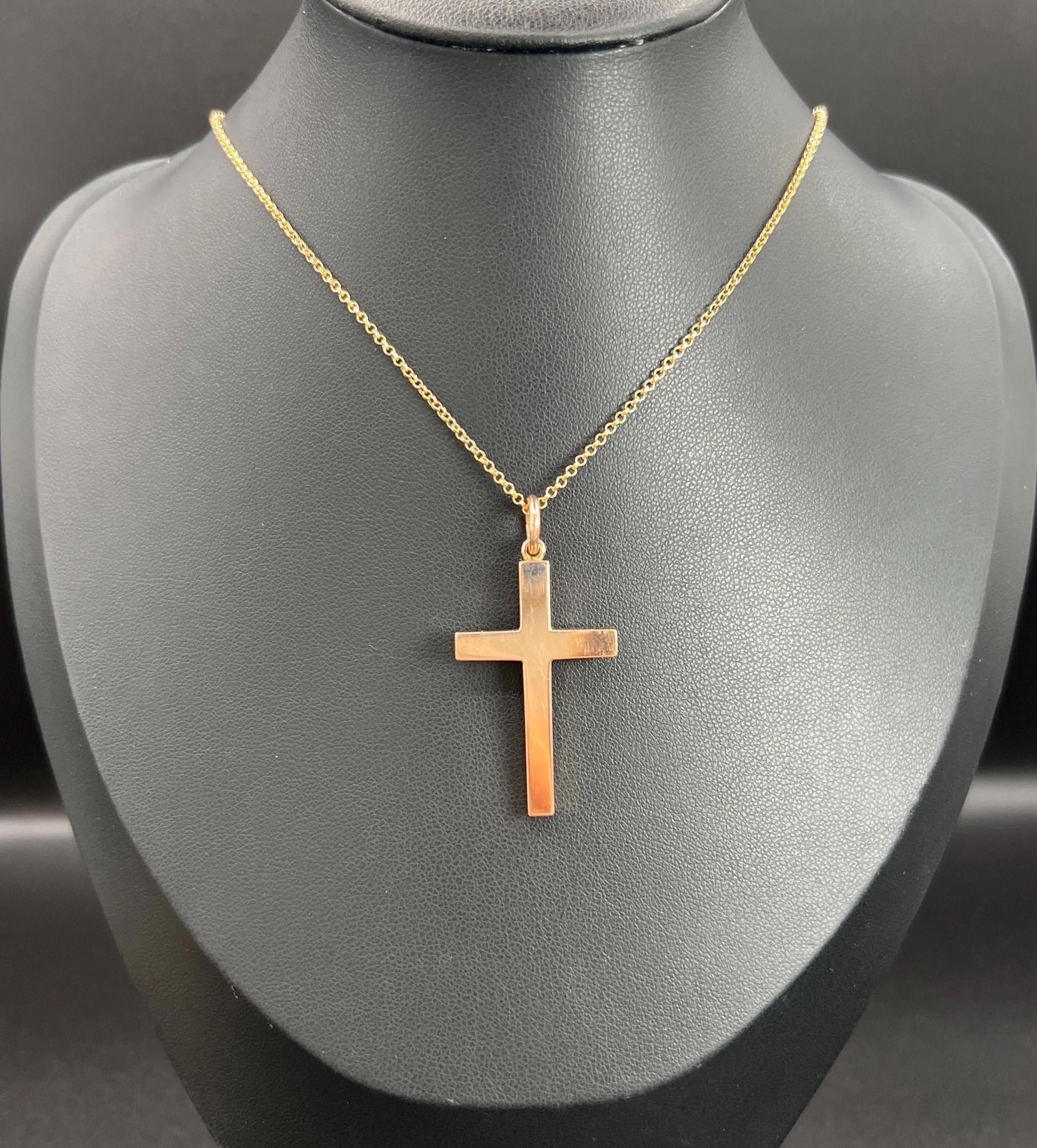 Antique Cross Pendant 

9ct Gold 

Hallmarked Chester- The date letter has rubbed.

*THE CHAIN IS SOLD SEPARATELY.

Circa 1920s

Step back in time with this exquisite 1920s cross pendant, crafted from luxurious 9ct rose gold and stamped for