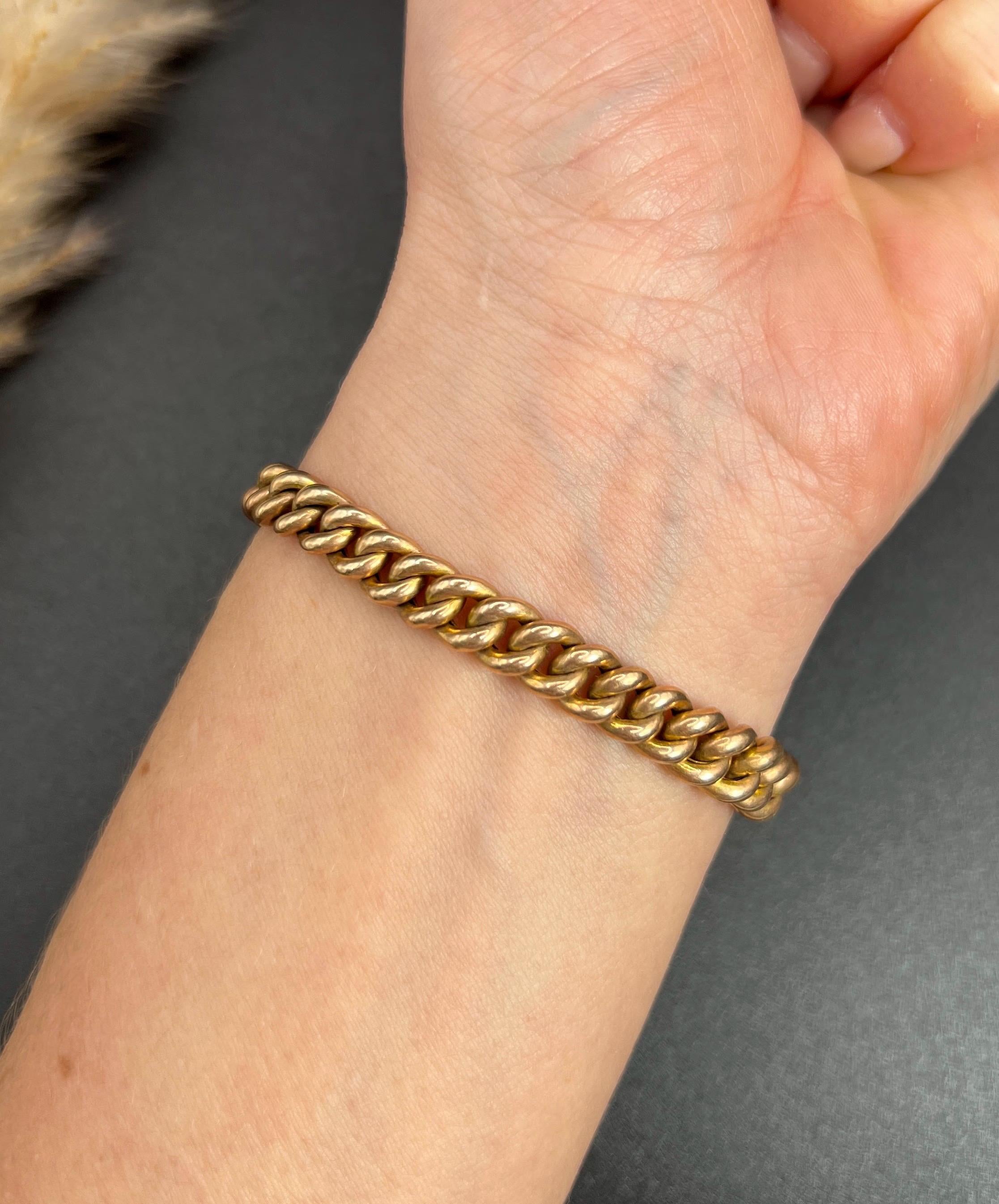 Antique Graduated Curb Bracelet 

9ct Rose Gold Stamped 

Makers Mark J C & S 

Circa 1920s

This stunning 1920s graduated curb link bracelet is a true antique treasure. Crafted from 9ct rose gold, each link is stamped with 