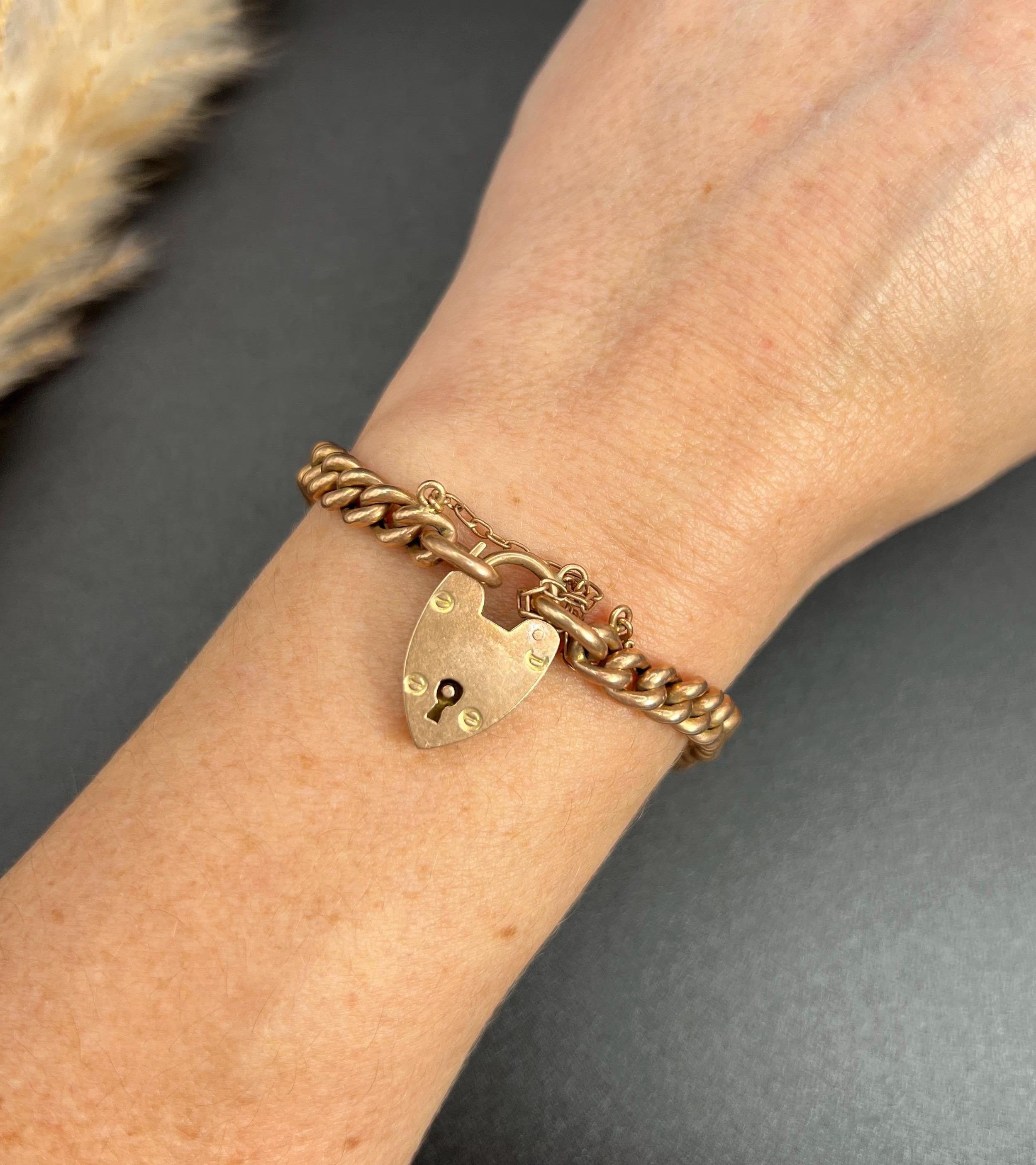 Antique 9ct Rose Gold, 1920s Curb Link Bracelet with Heart Padlock Clasp For Sale 2