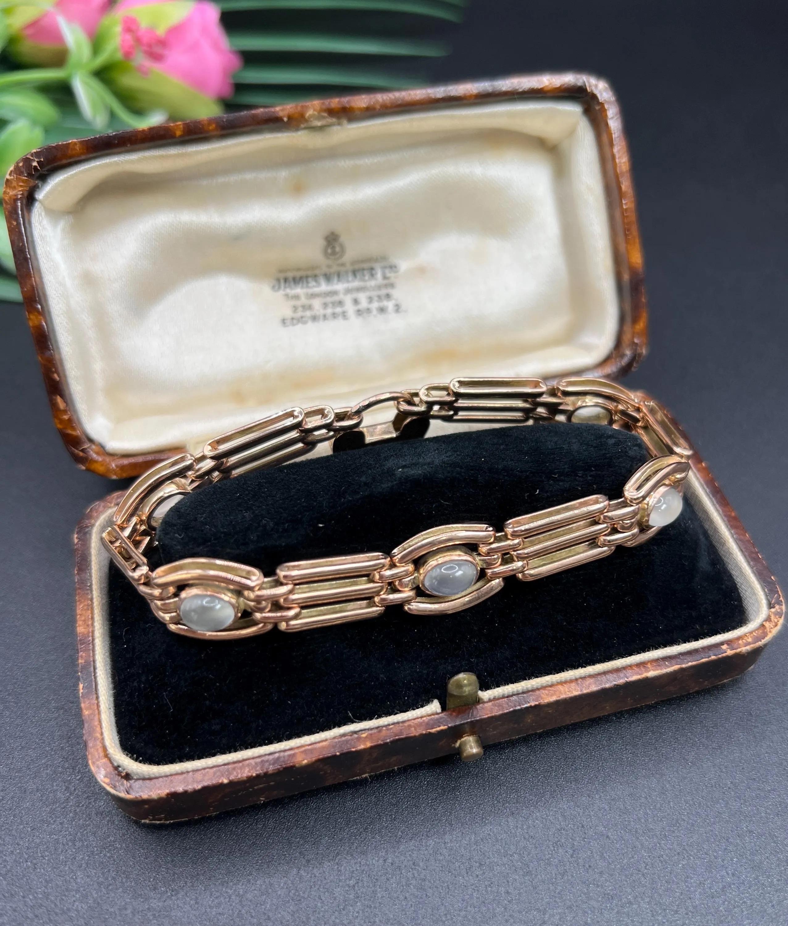 Bracelet ancien en or rose 9ct et pierre de lune des années 1920 avec fermoir cadenas en forme de coeur Bon état - En vente à Brighton, GB
