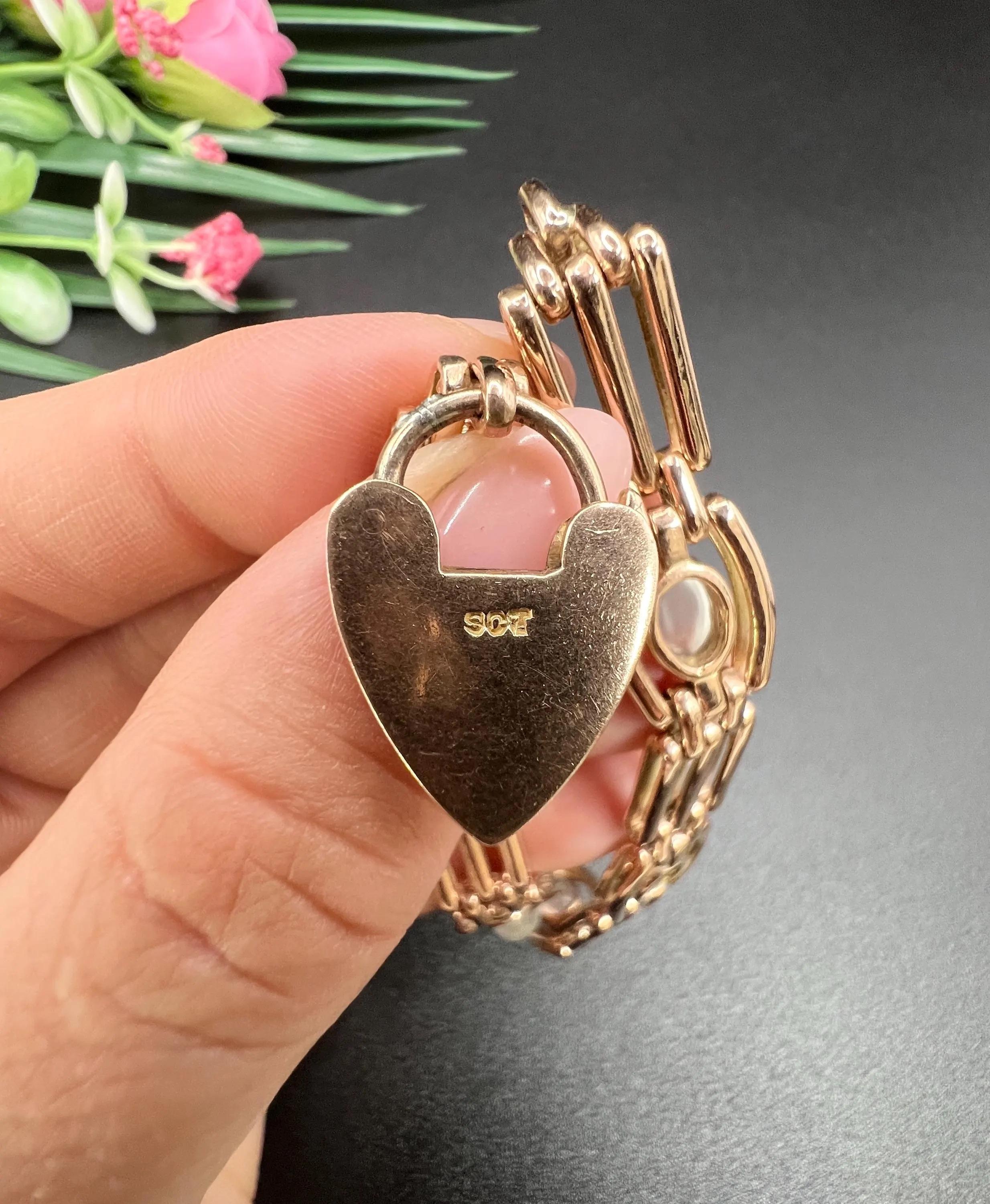 Bracelet ancien en or rose 9ct et pierre de lune des années 1920 avec fermoir cadenas en forme de coeur en vente 4