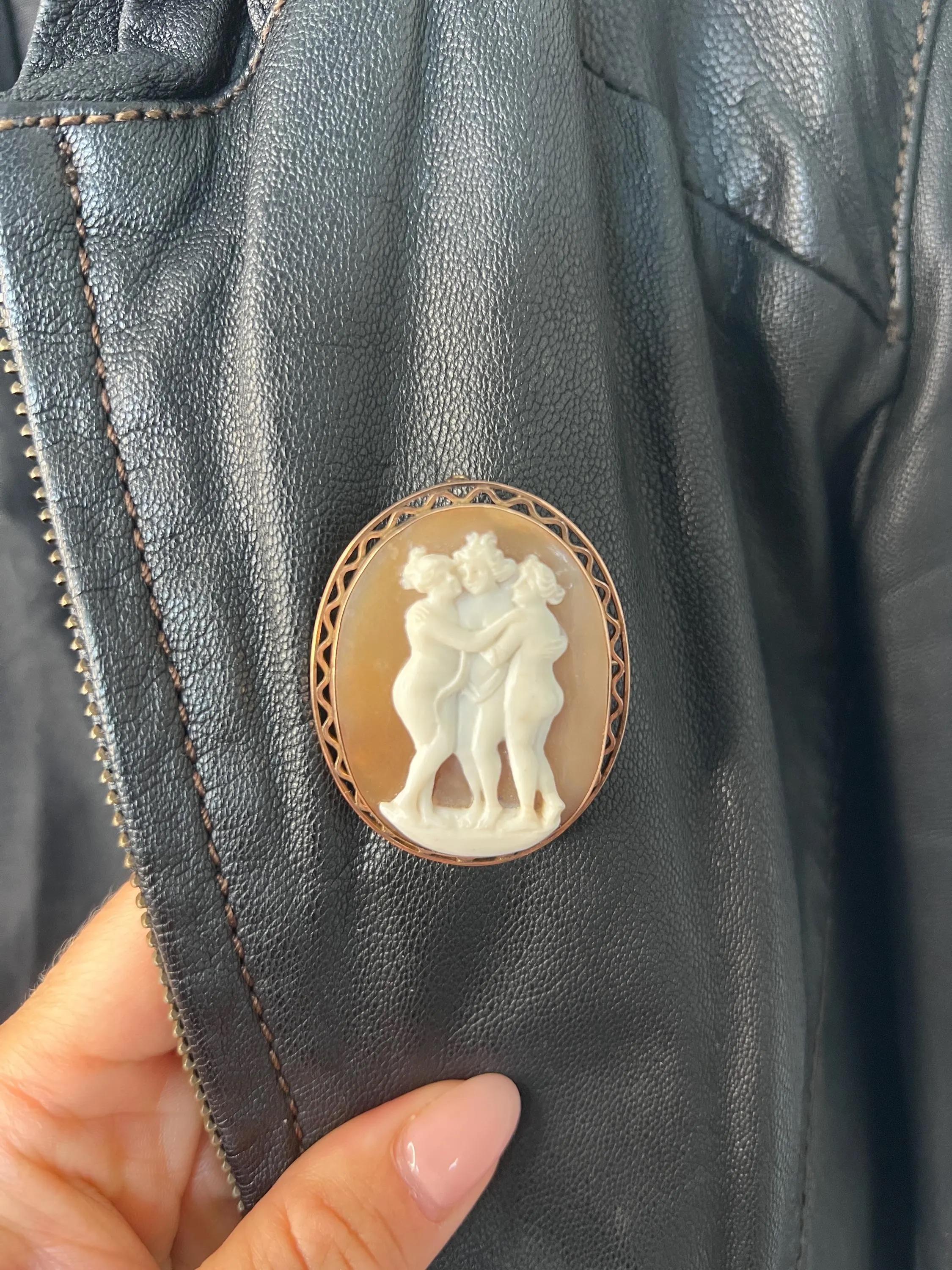 Antique 9ct Rose Gold, 1920s Three Graces Shell Cameo Portrait Brooch In Good Condition For Sale In Brighton, GB