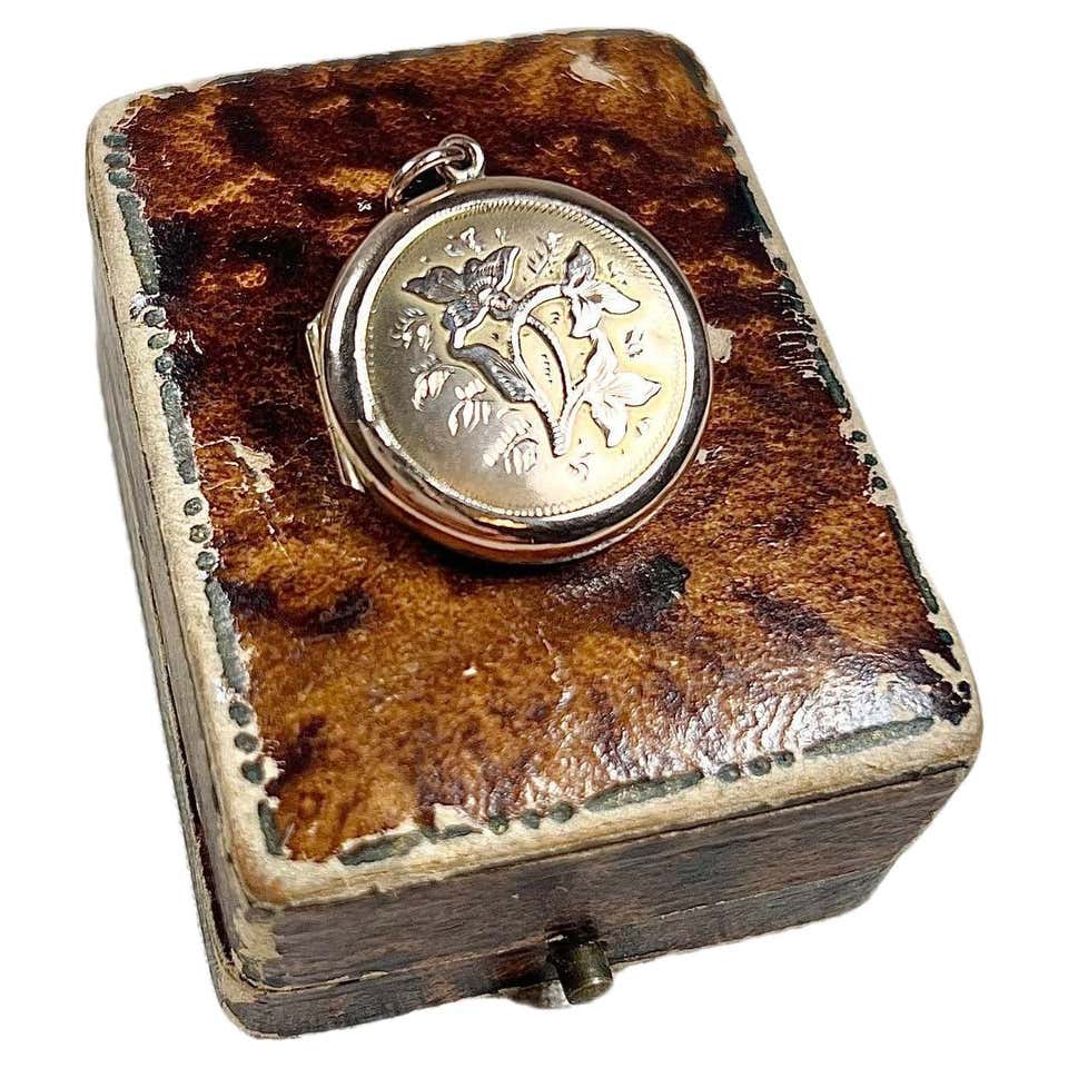 Antique 9ct Rose Gold Back and Front Victorian Round Locket For Sale at ...