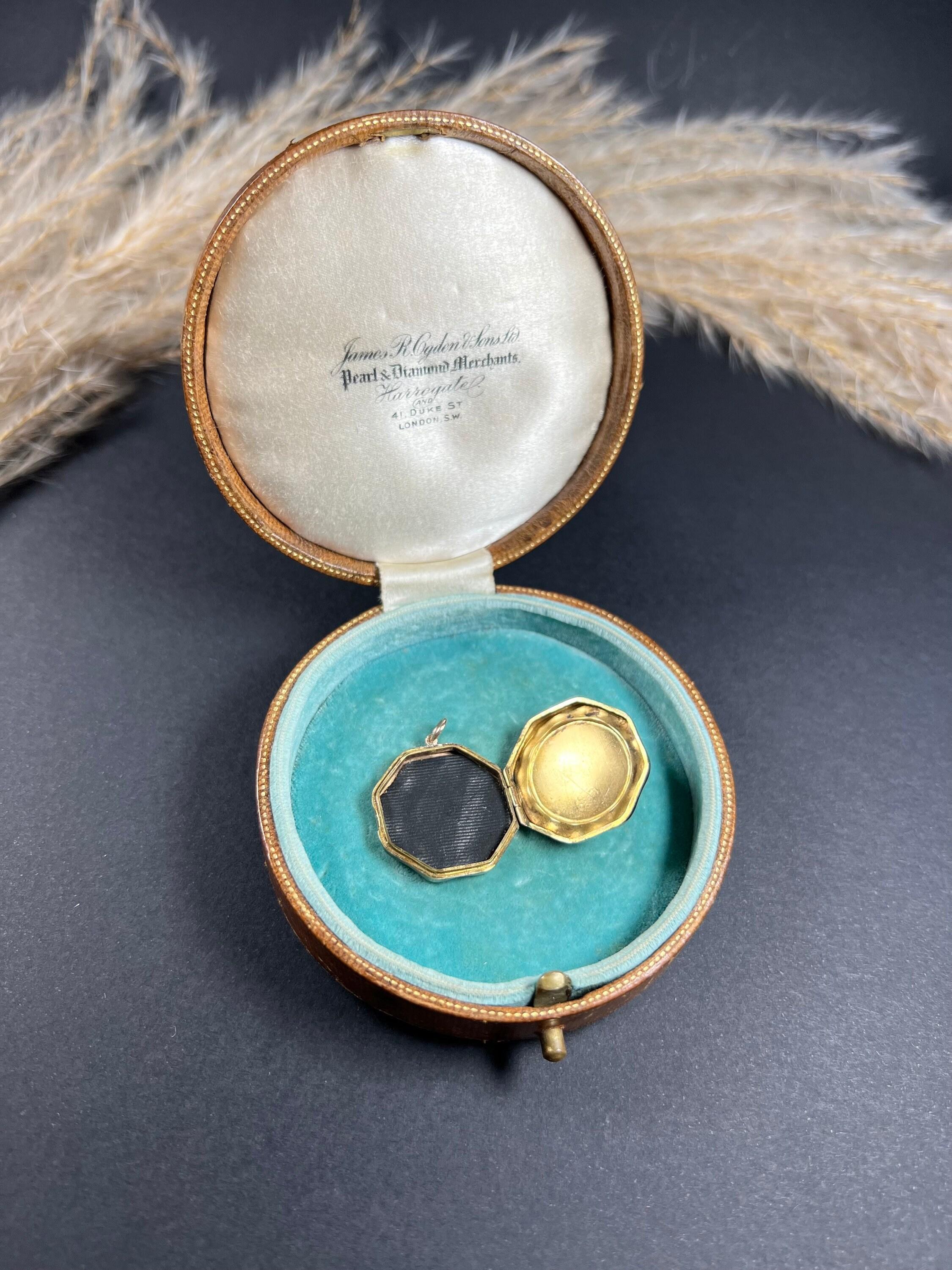 Antique 9ct Rose Gold Back & Front Edwardian Round Swallow Locket In Good Condition In Brighton, GB