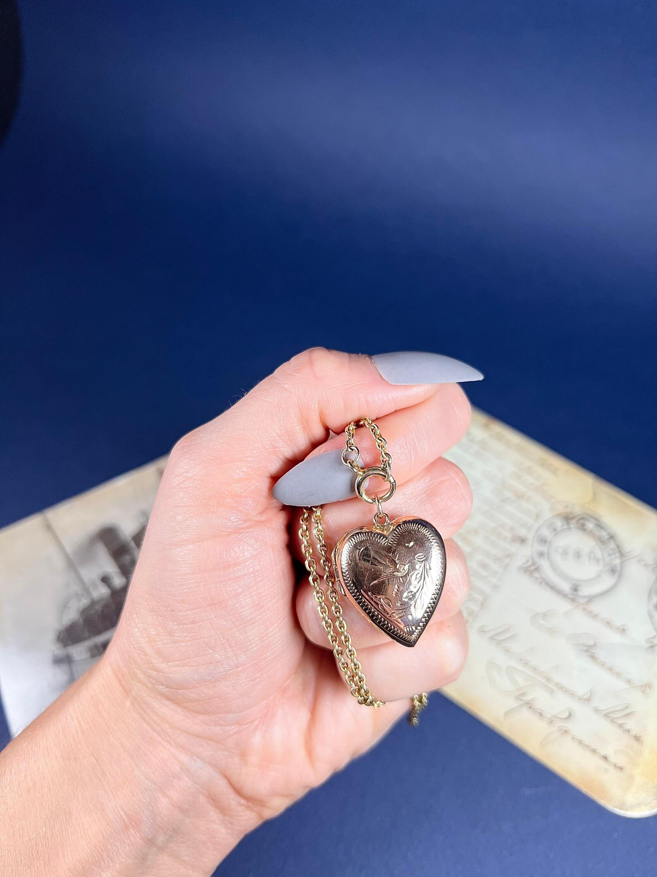 Antico medaglione a cuore in oro rosa 9ct con incisione a forma di rondine in vendita 5