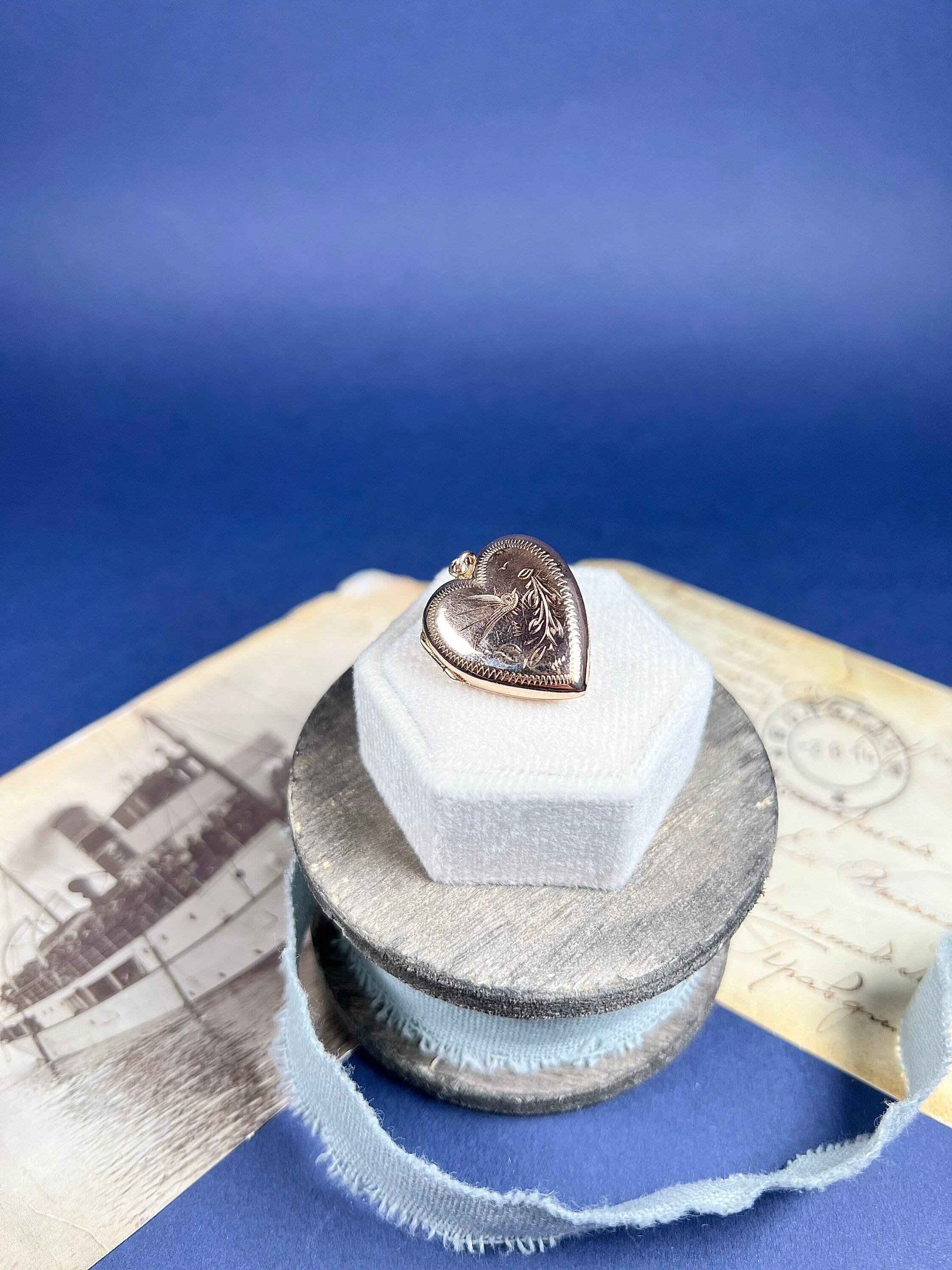 Antico medaglione a cuore in oro rosa 9ct con incisione a forma di rondine In condizioni buone in vendita a Brighton, GB
