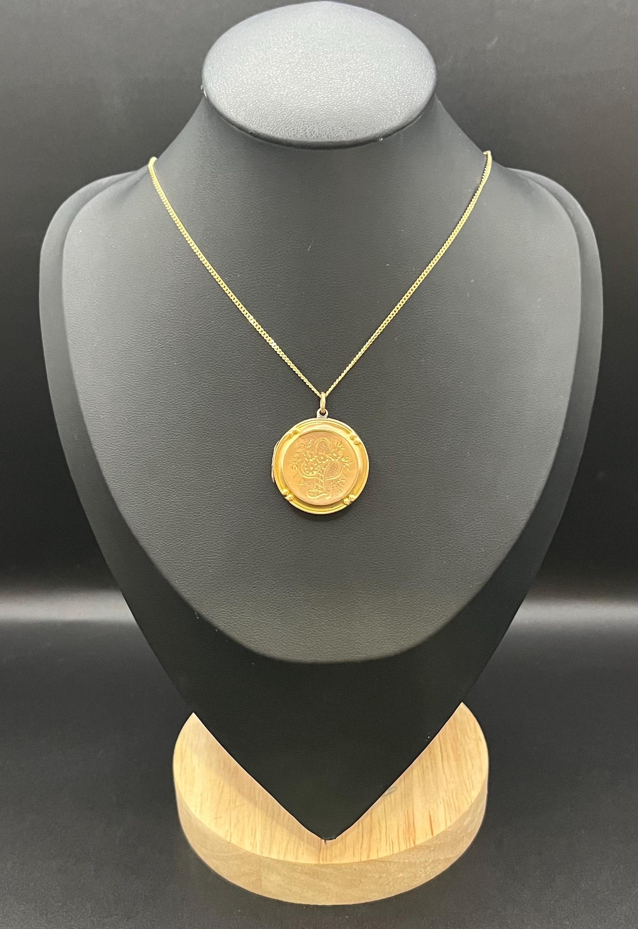 Antique Gold Locket

9ct Rose Gold Back & Front 

Circa 1890

*The chain is sold separately

One side is engraved with a bird surrounded by flowers—precise and decorative. The other shows a basket filled with a stylized bouquet. Both sides are