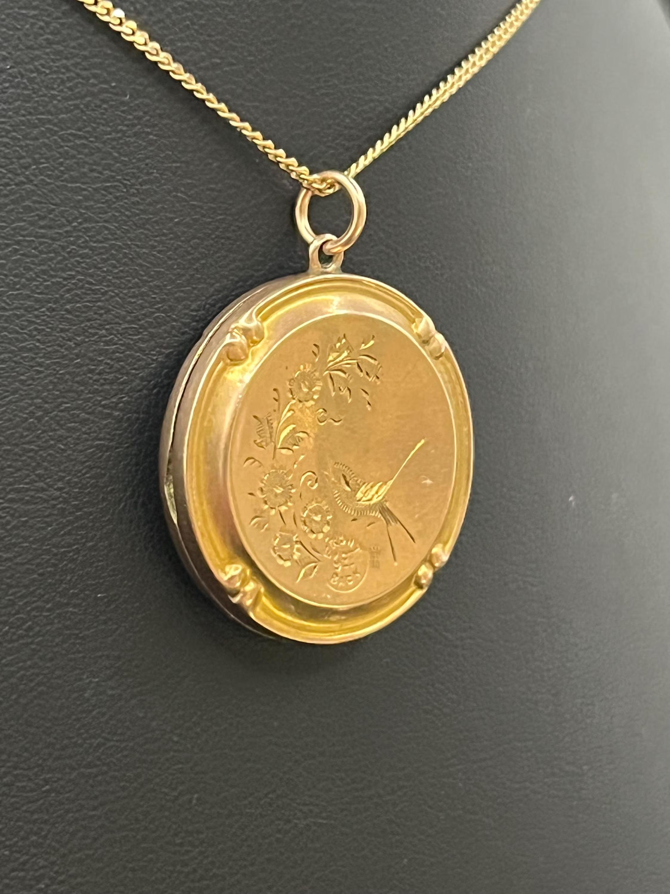 Antique 9ct Rose Gold Back & Front, Victorian Floral Engraved Locket, Circa 1890 In Good Condition For Sale In Brighton, GB