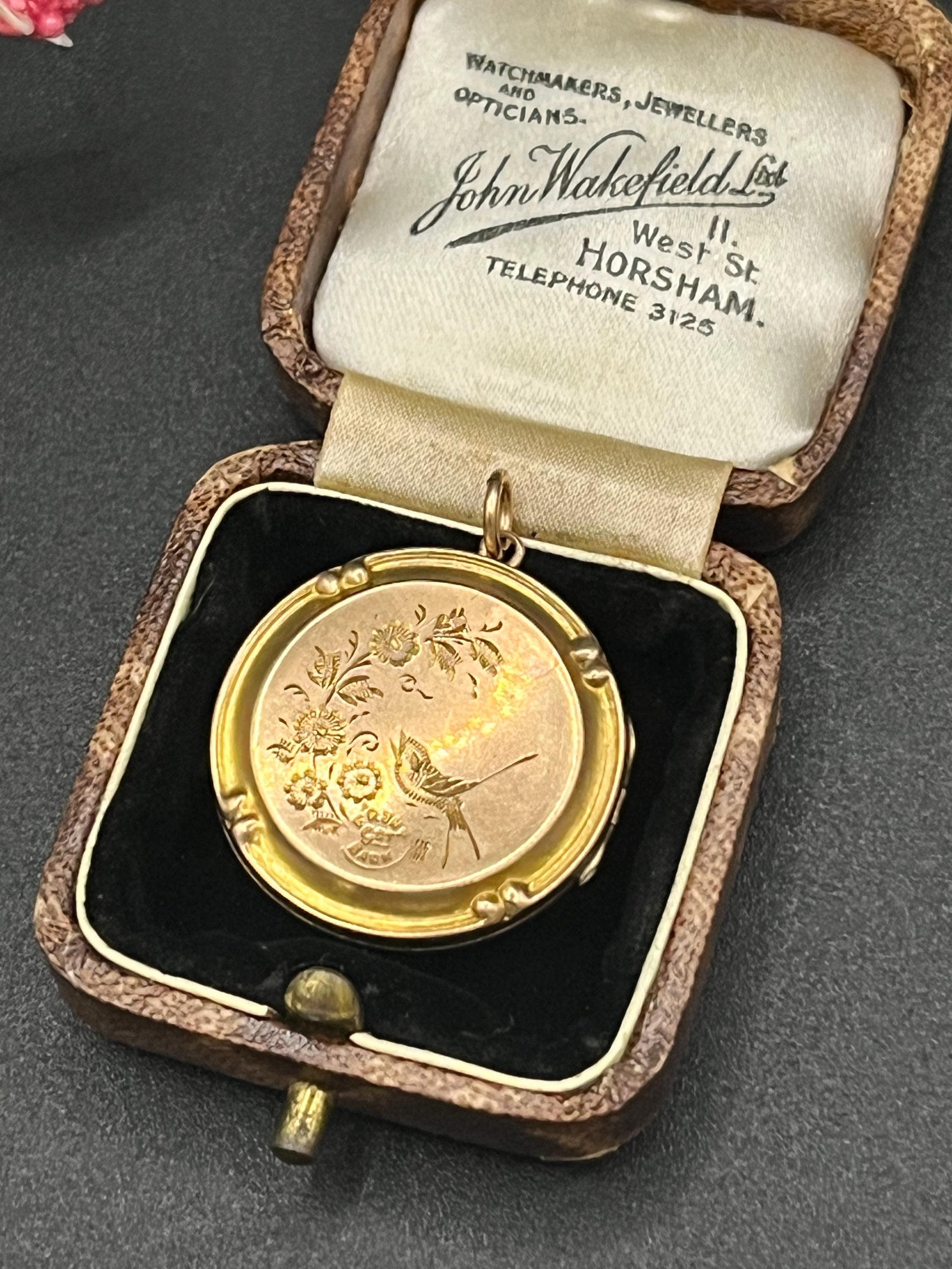 Antique 9ct Rose Gold Back & Front, Victorian Floral Engraved Locket, Circa 1890 For Sale 1