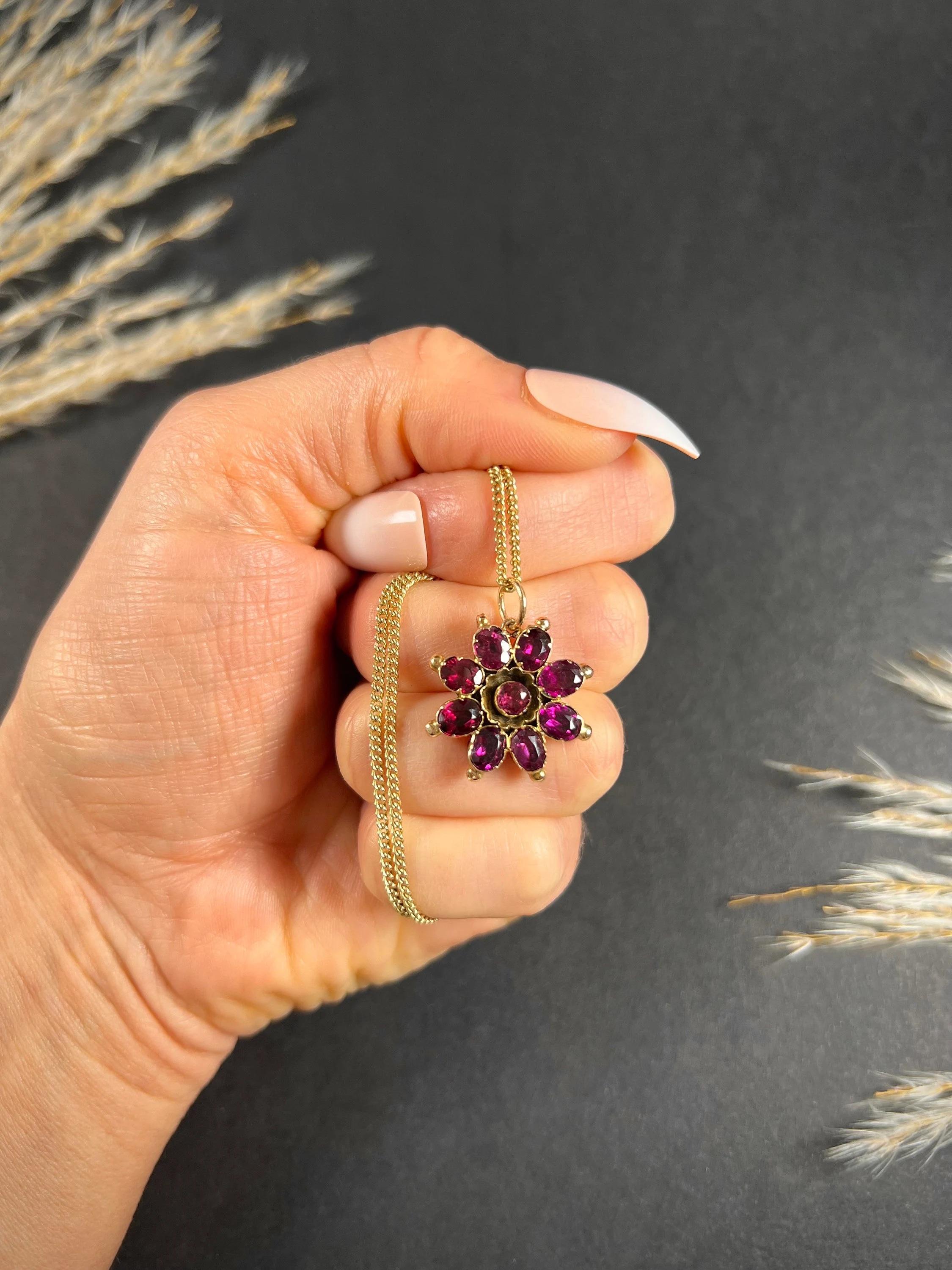 Antique 9ct Rose Gold, Early Victorian Almandine Garnet Floral Pendant In Good Condition For Sale In Brighton, GB