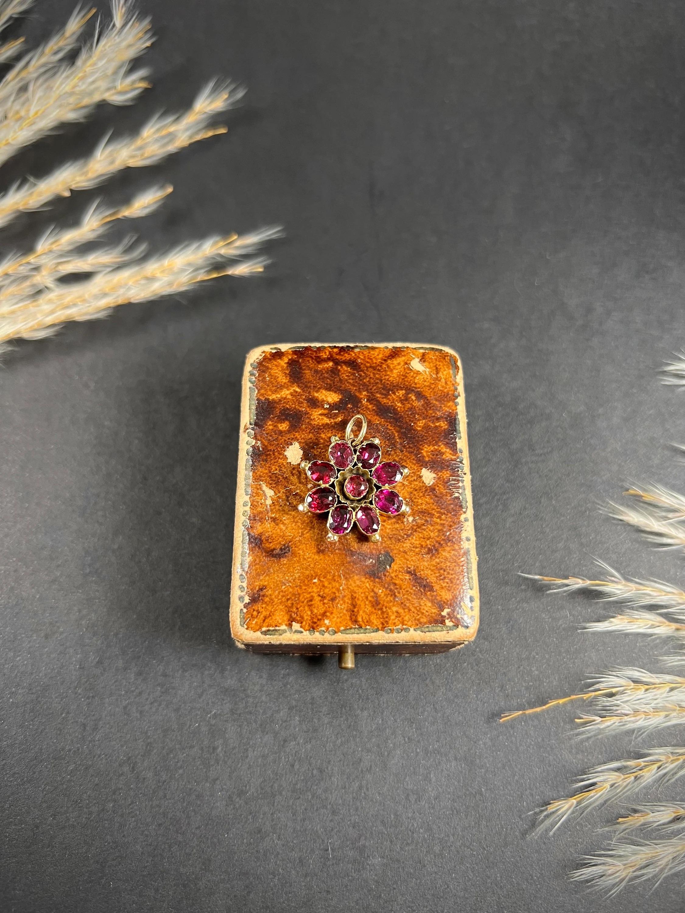 Antique 9ct Rose Gold, Early Victorian Almandine Garnet Floral Pendant For Sale 1