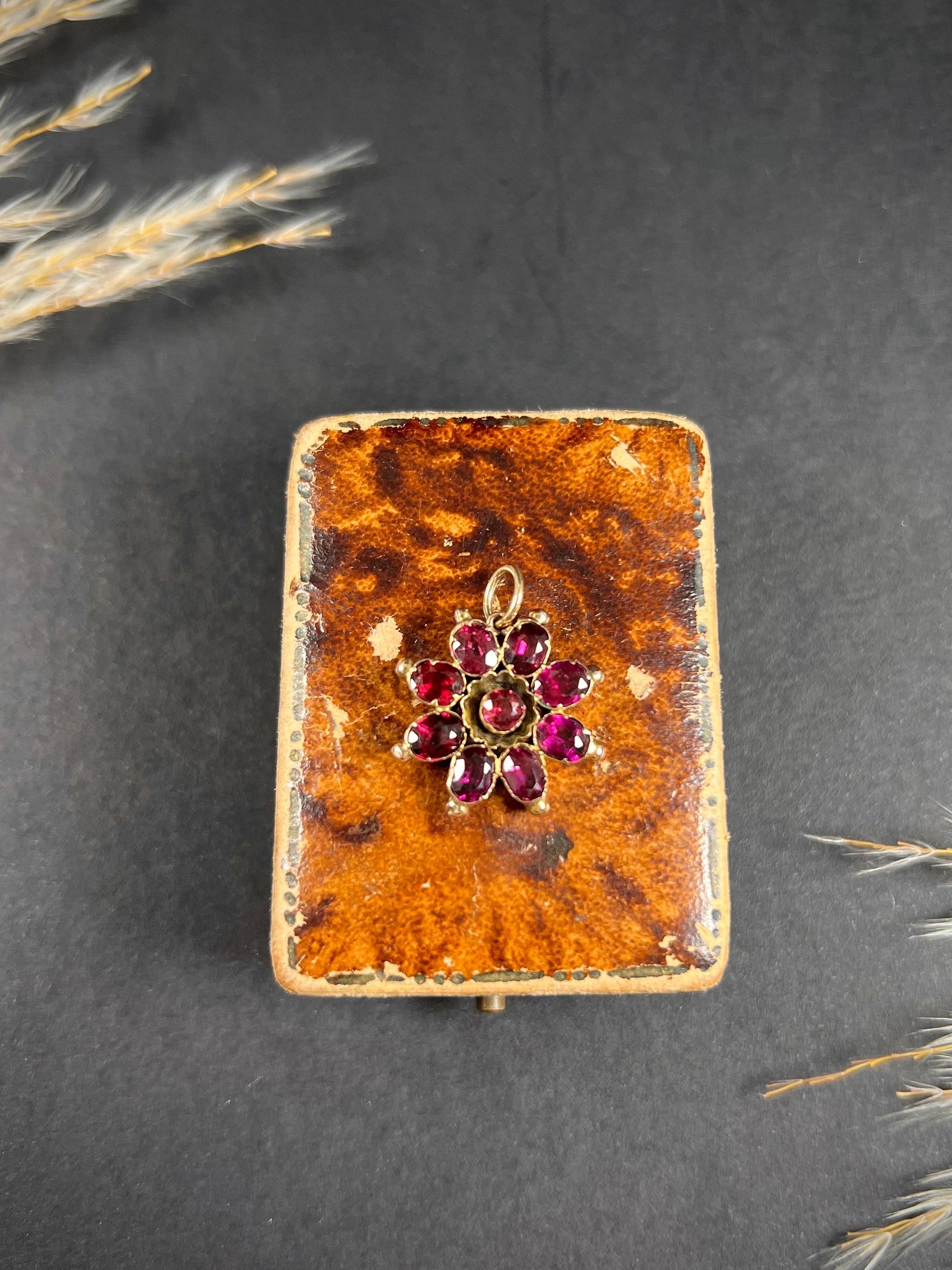 Antique 9ct Rose Gold, Early Victorian Almandine Garnet Floral Pendant For Sale 3