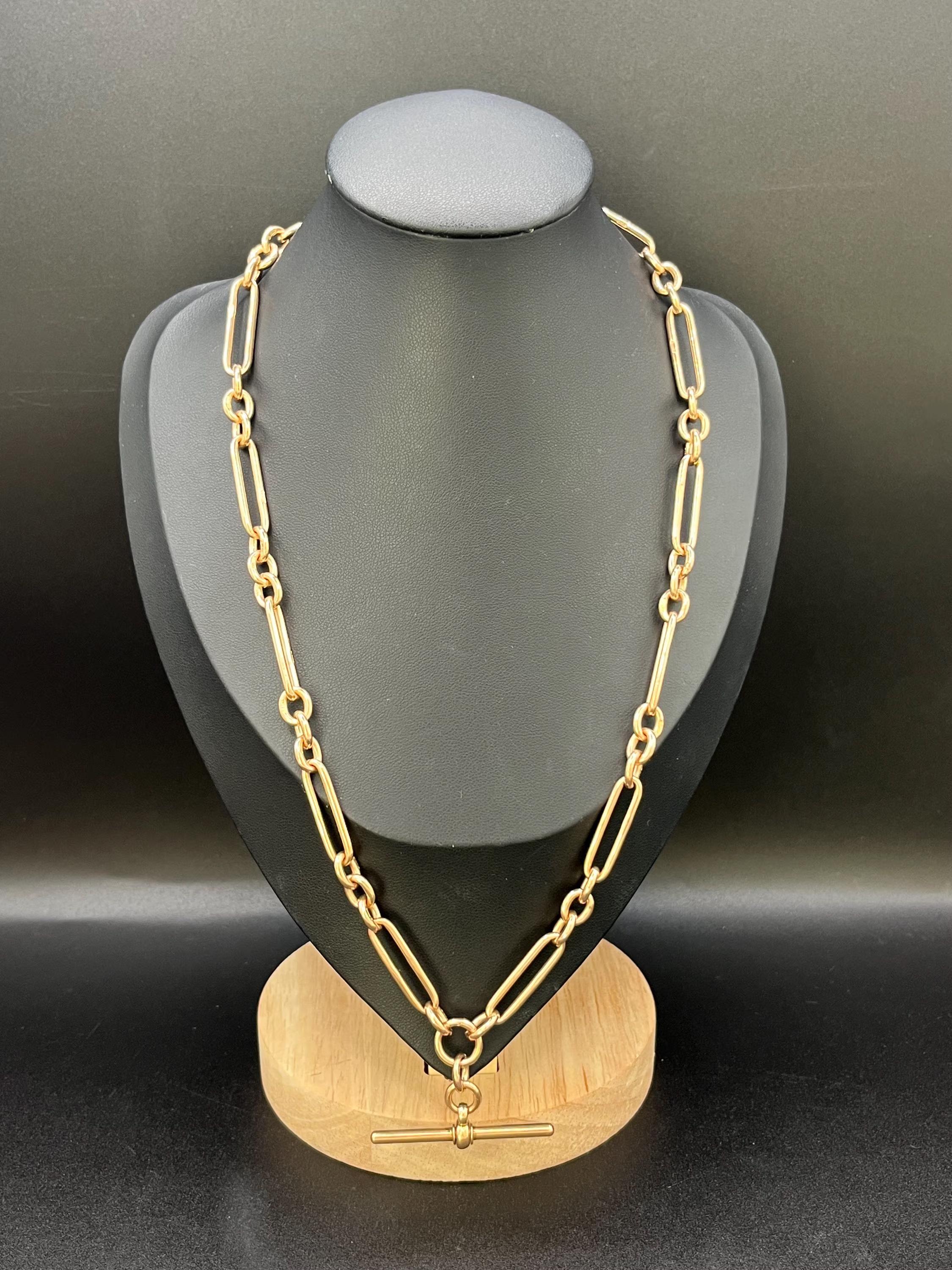 Antique Albert Paper Clip Chain 

9ct Rose Gold

Circa 1920

Introducing a stunning 9ct rose gold 1920s Albert chain. This exquisite necklace features two swivel clips and a moveable 40mm t-bar, making it the perfect accessory to add a touch of