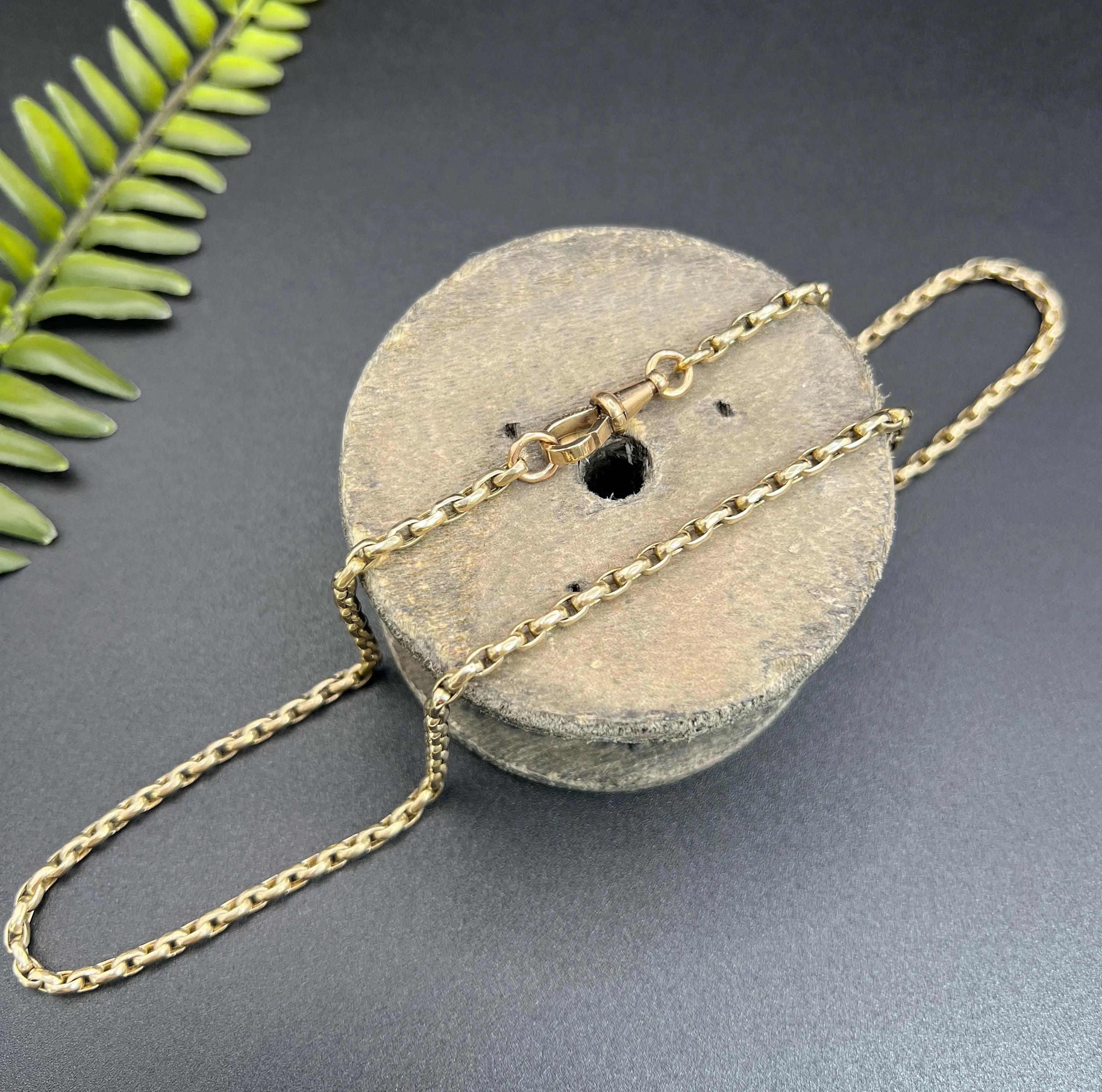 Antique Belcher Chain

9ct Rose Gold

Circa 1900

This beautiful Edwardian belcher link chain is an exquisite piece of jewellery that is sure to catch the eye of anyone who appreciates fine craftsmanship. Made of a pale 9ct rose gold, this chain