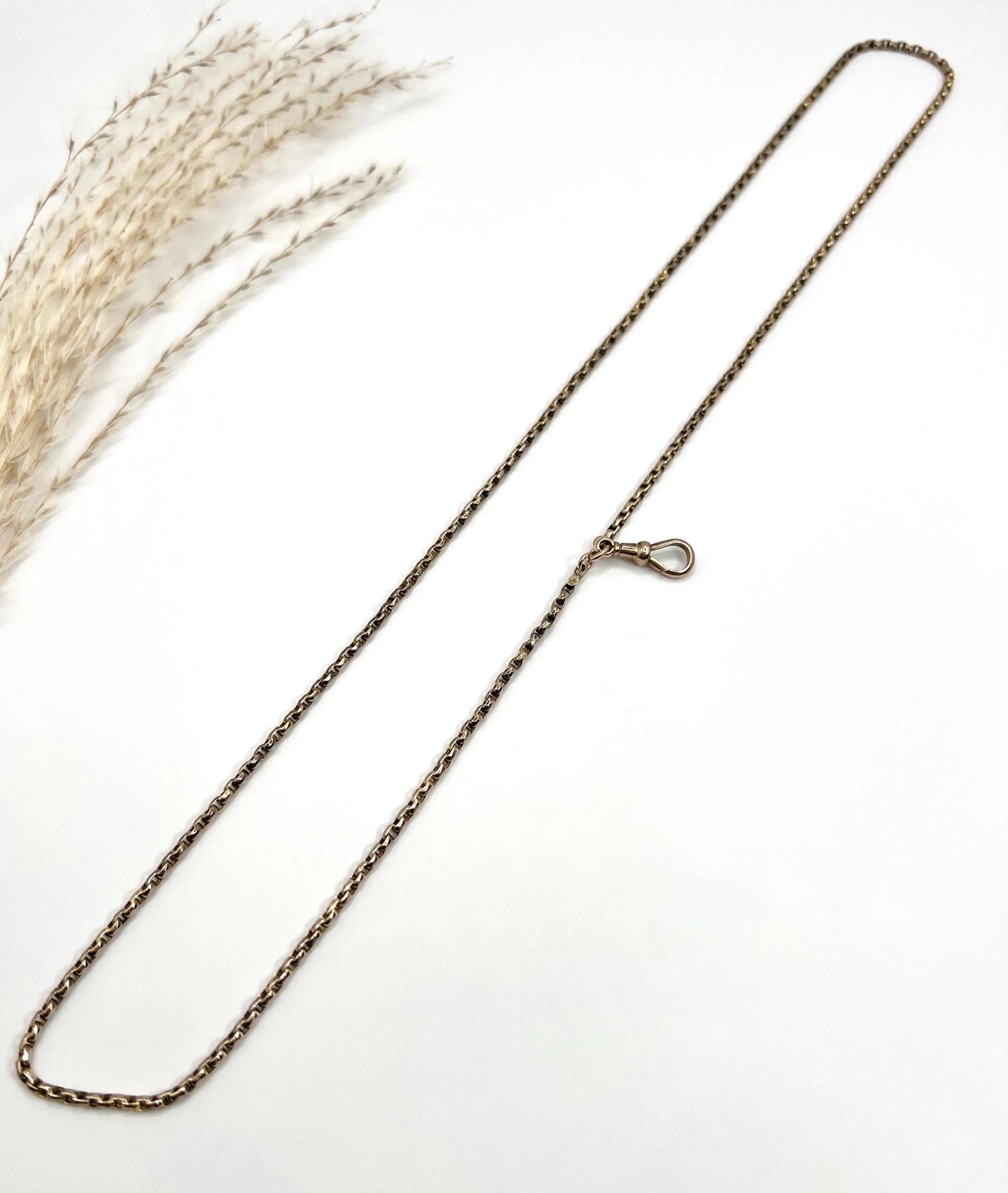 Antique Belcher Chain

9ct Rose Gold 

Circa 1900

This stunning Edwardian belcher link chain is made of 9ct rose gold and dates back to the early 1900s. The beauty of this piece lies in its simplicity, with each link featuring a beautiful oval
