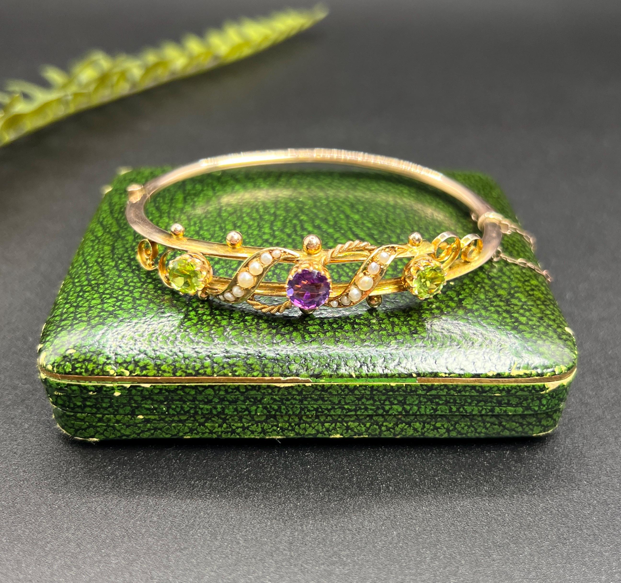 Taglio rotondo Bracciale antico in oro rosa 9ct, ametista, peridoto e perle di Edwardian Suffragette