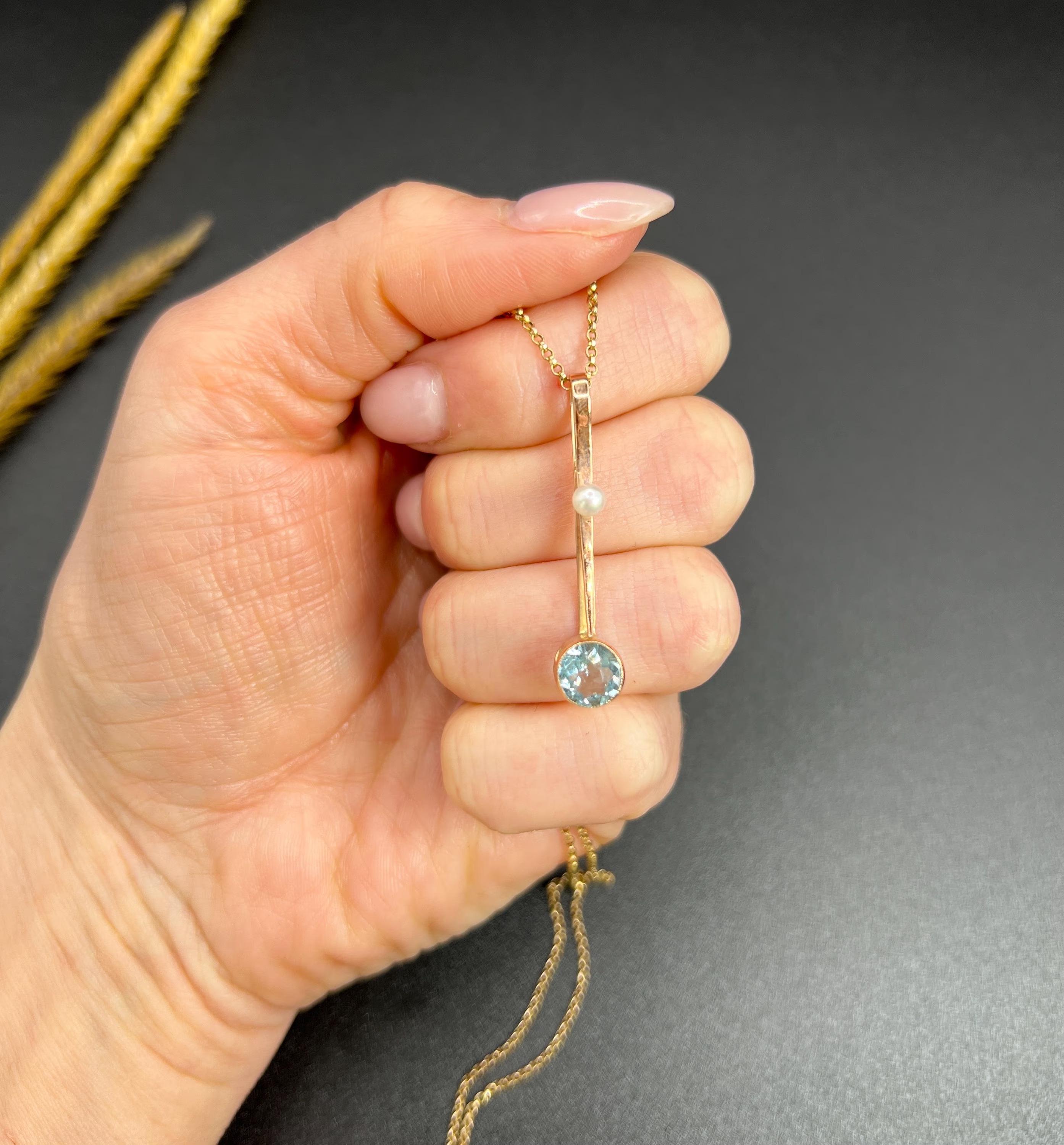 Antique Aquamarine Pendant

9ct Rose Gold

Circa 1910

THE CHAIN IS SOLD SEPARATELY. 

Step back in time with this exquisite 9ct rose gold pendant from the Edwardian era, showcasing a pendulum design that beautifully blends elegance and charm. At