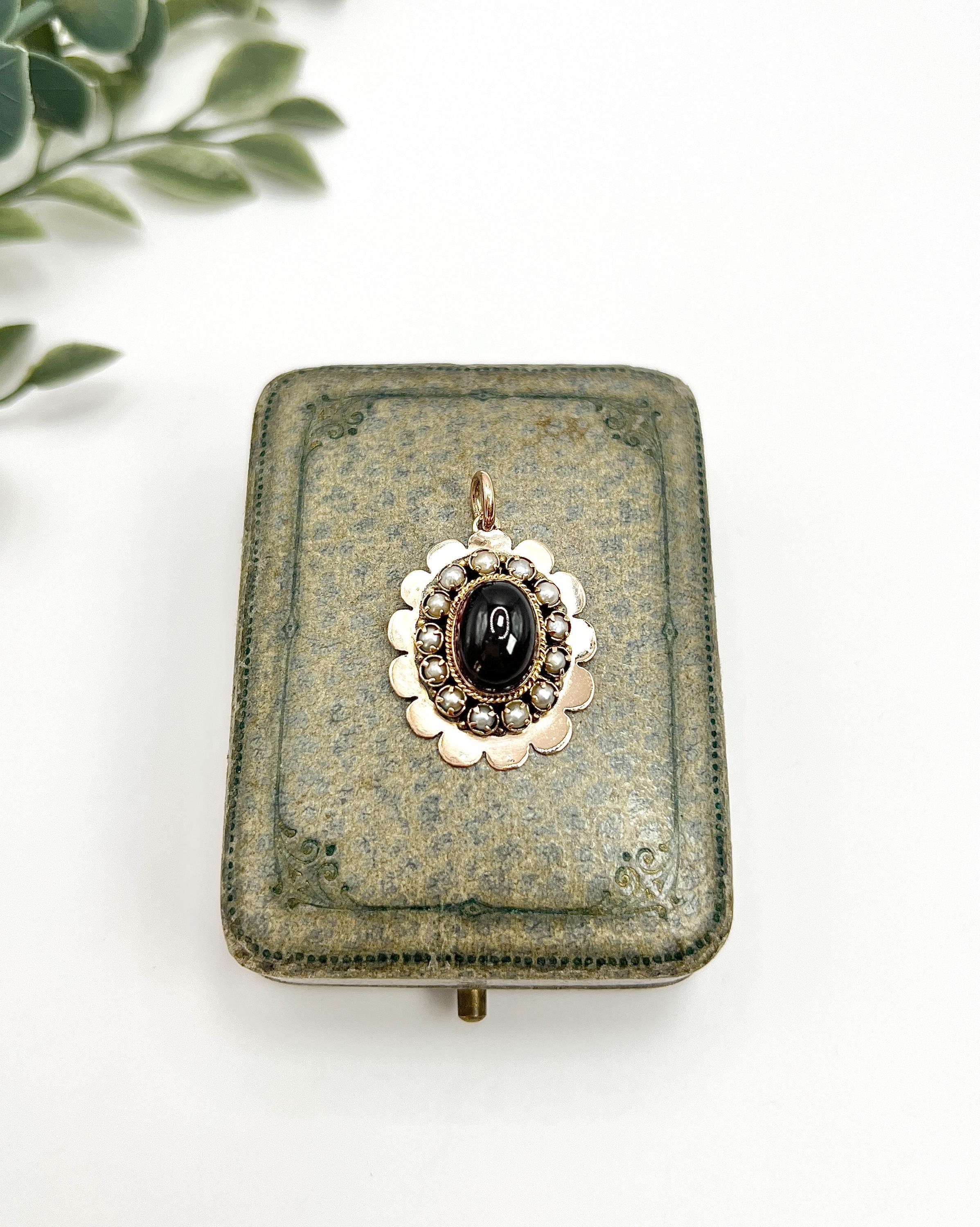 Antiker 9ct Rose Gold, Edwardian Cabochon Granat & Seed Pearl Anhänger im Angebot 1