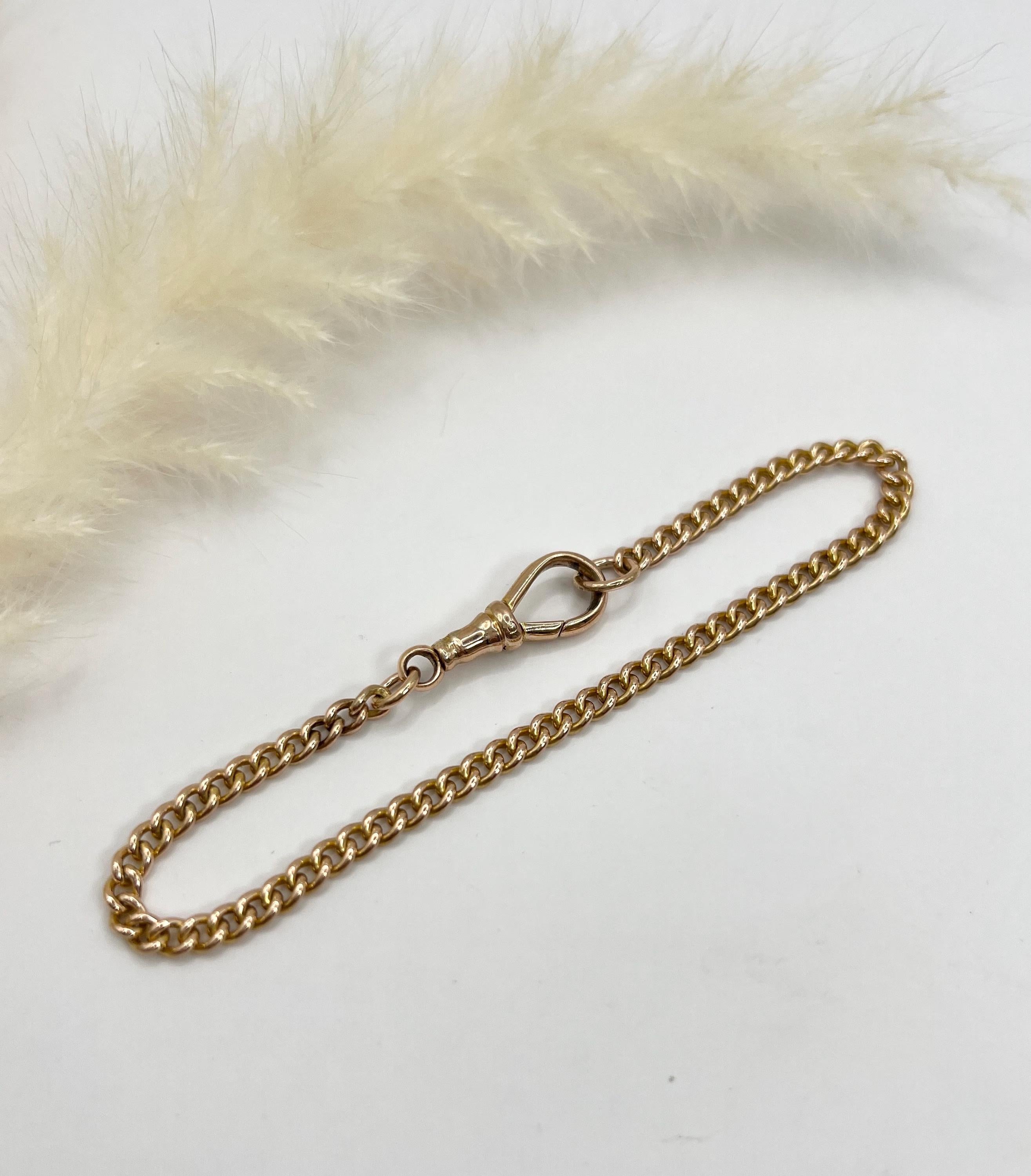 Bracciale antico Curb 

Oro rosa 9ct

Circa 1900

Makers Mark B & S.

Questo elegante bracciale a maglie edoardiane è realizzato in oro rosa 9ct e aggiungerà un tocco di fascino vintage a qualsiasi abbigliamento. Il bracciale è dotato di una