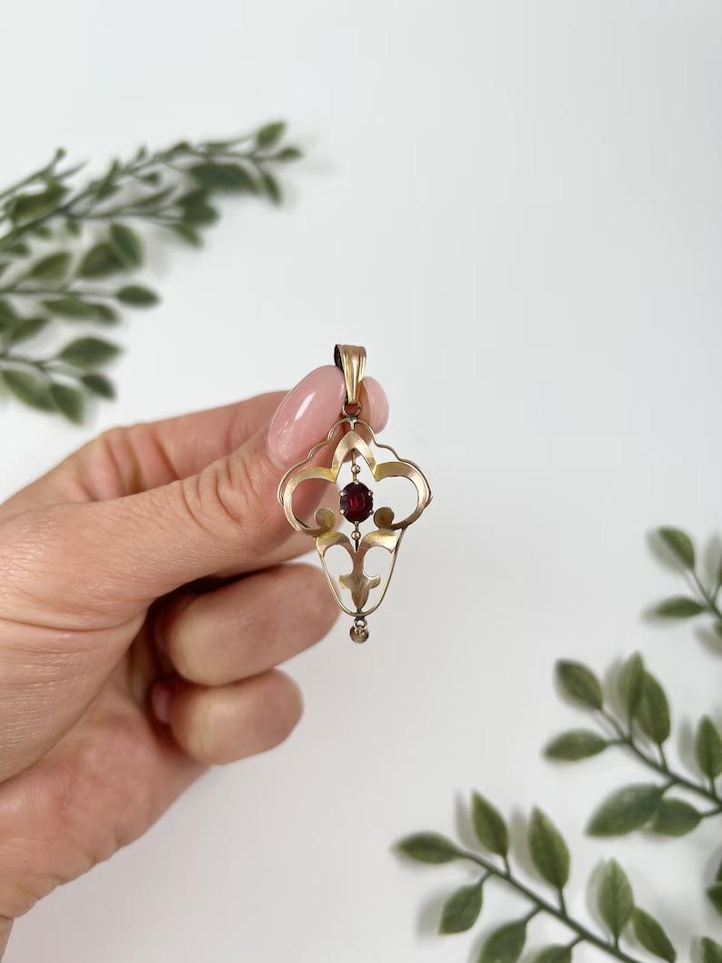 Ciondolo antico in oro rosa 9ct, edoardiano, con granato sfaccettato e goccia d'oro in vendita 4