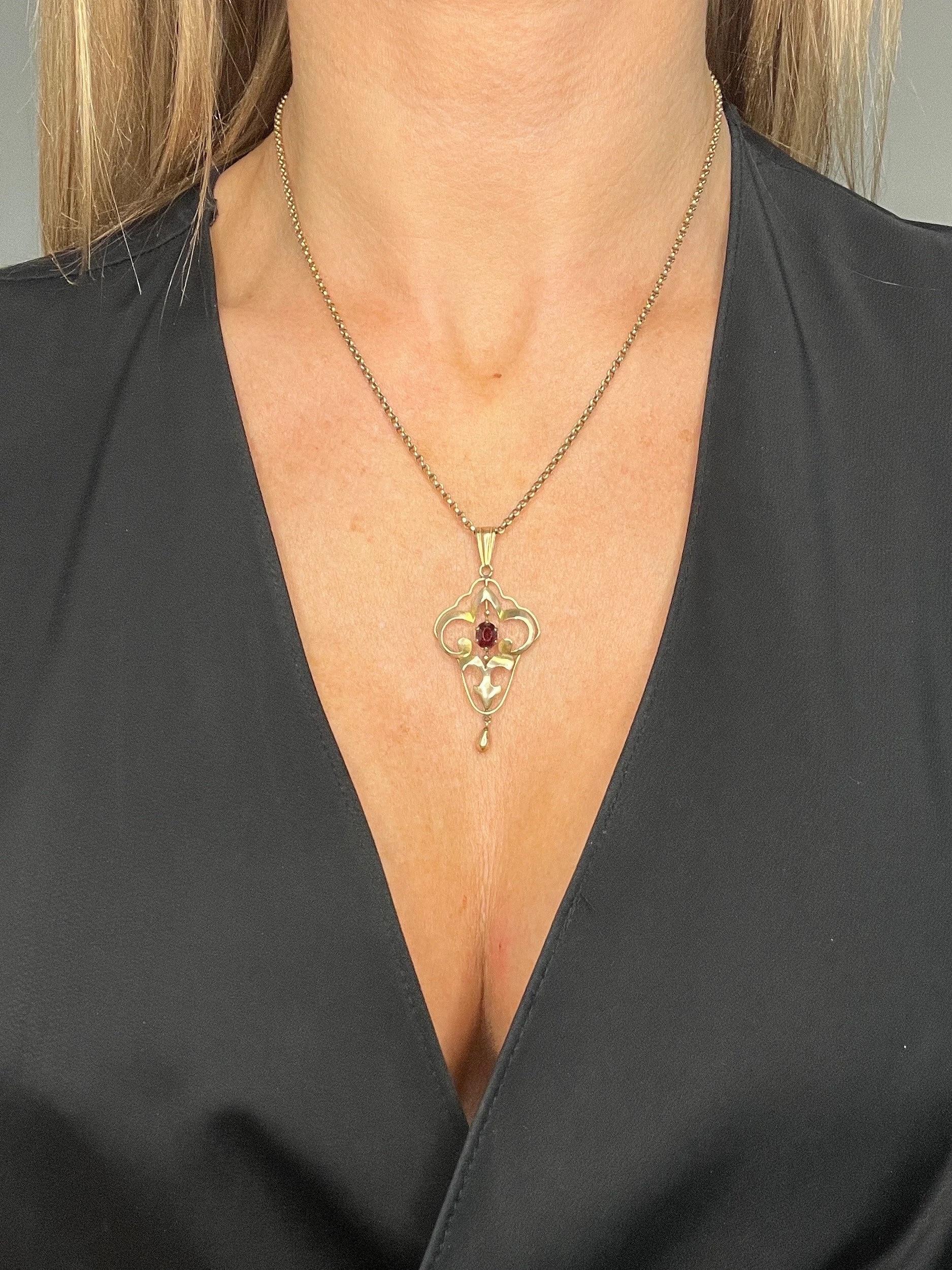 Edoardiano Ciondolo antico in oro rosa 9ct, edoardiano, con granato sfaccettato e goccia d'oro in vendita