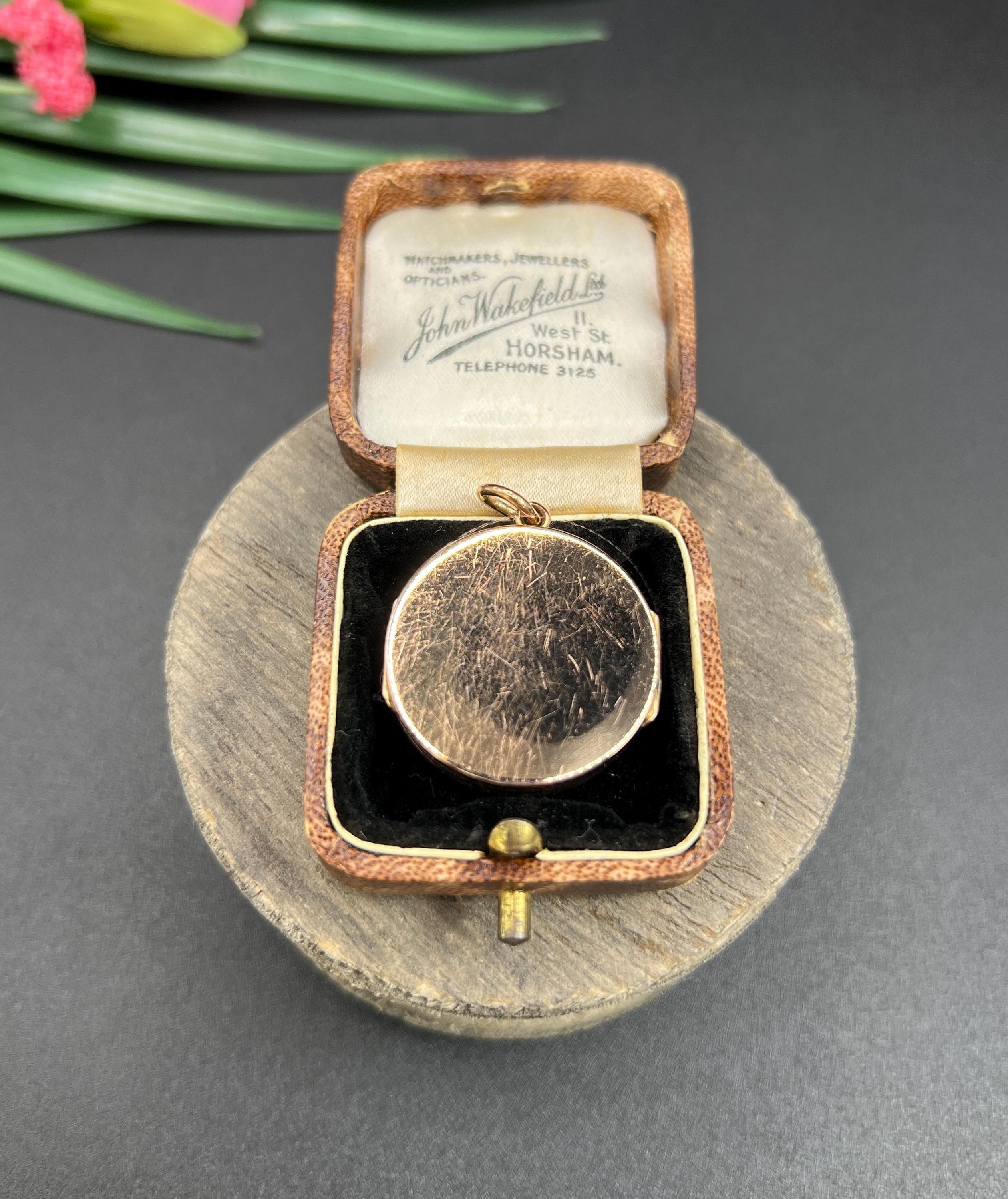 Antique 9ct Rose Gold, Edwardian Family Locket, Round Shaped Multi-Frame Locket For Sale 7