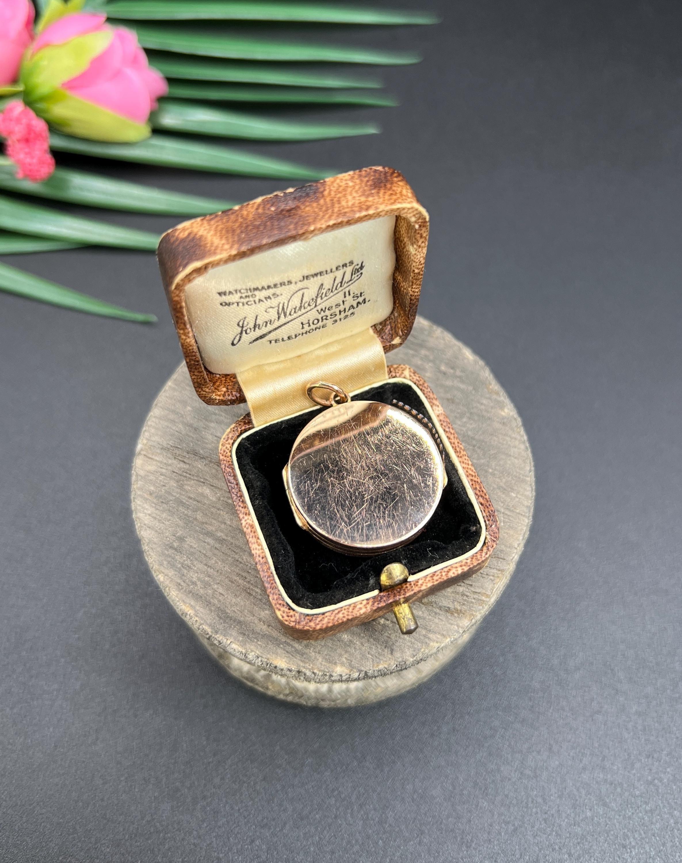 Antique 9ct Rose Gold, Edwardian Family Locket, Round Shaped Multi-Frame Locket In Good Condition For Sale In Brighton, GB