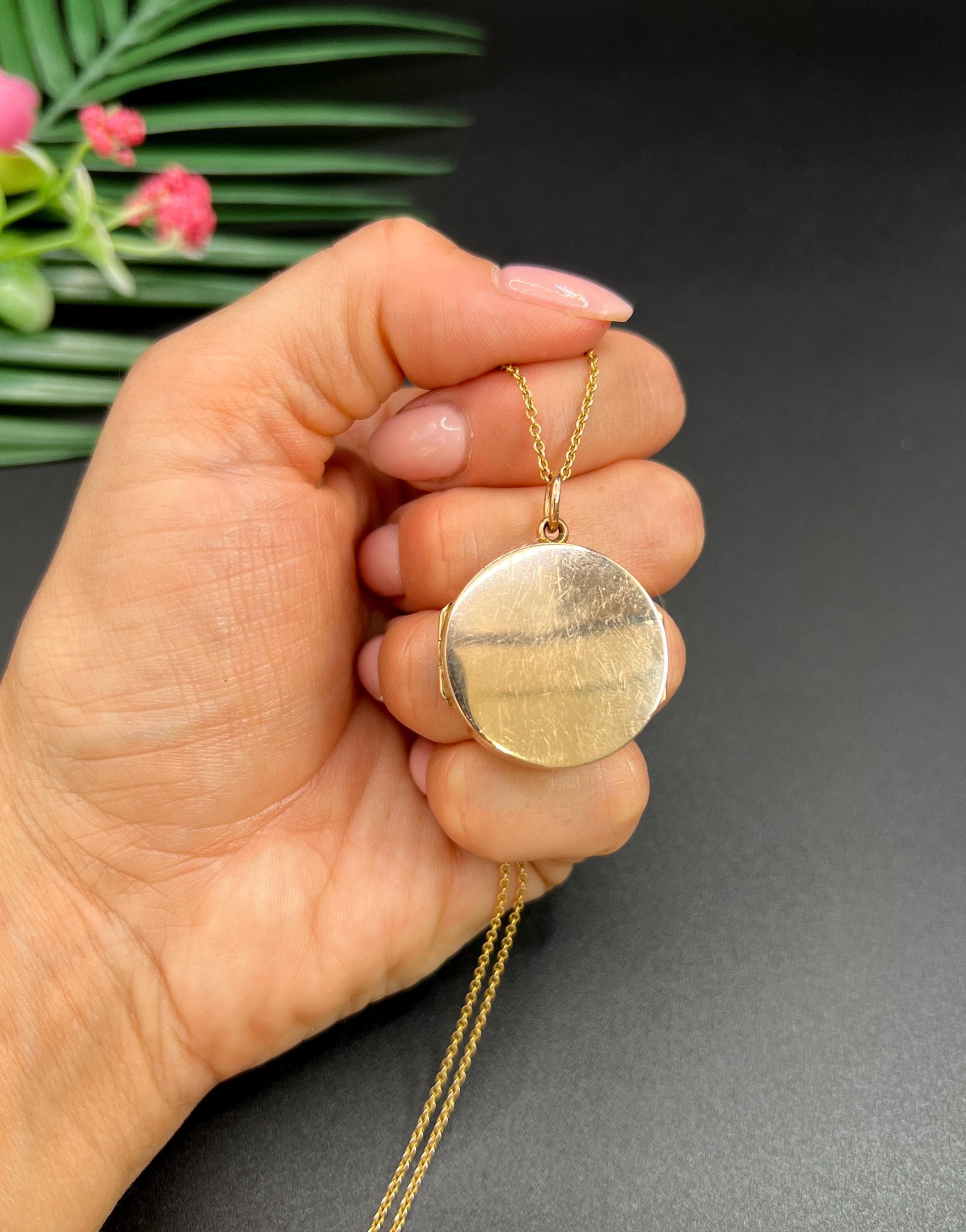 Antique 9ct Rose Gold, Edwardian Family Locket, Round Shaped Multi-Frame Locket For Sale 4