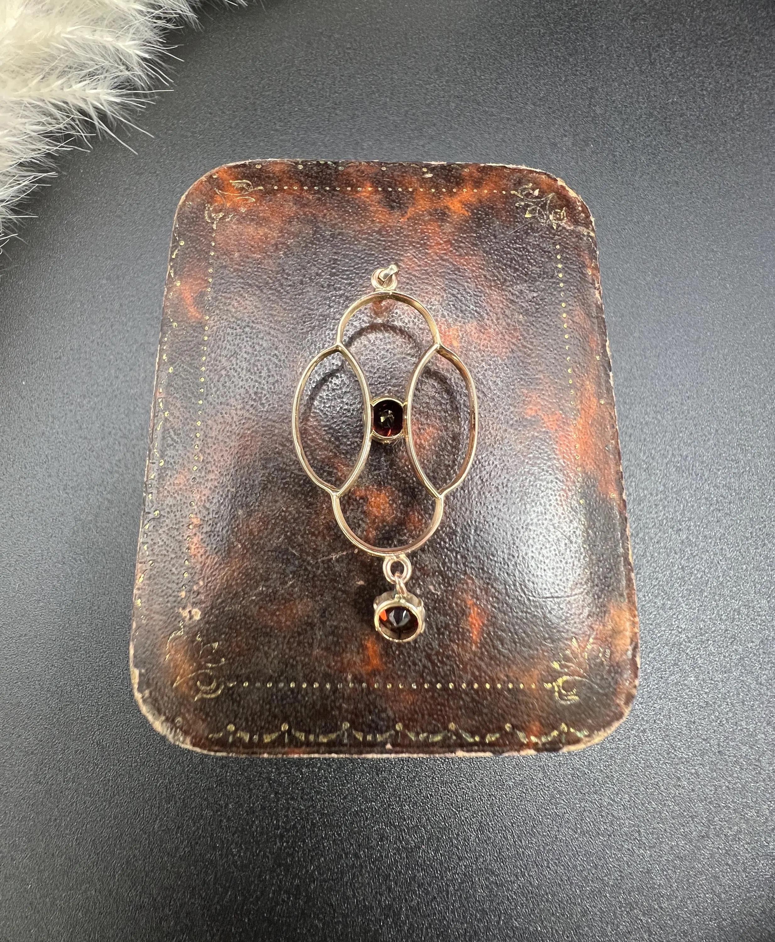 Antique 9ct Rose Gold, Edwardian Garnet Drop Pendant en Bueno estado para la venta en Brighton, GB