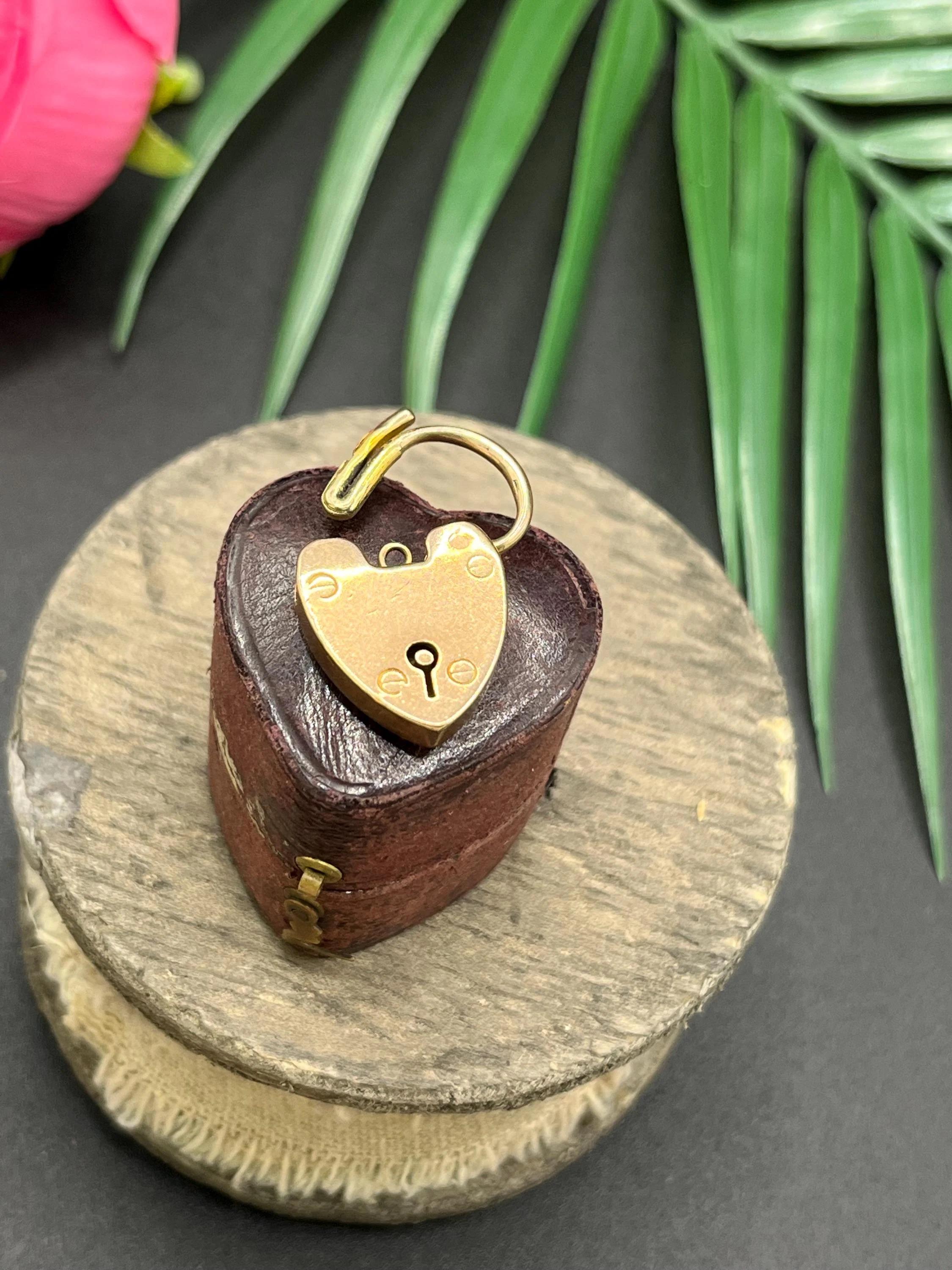 Antiguo oro rosa de 9 ct, colgante eduardiano de candado de corazón, cierre de dije de pulsera Eduardiano en venta