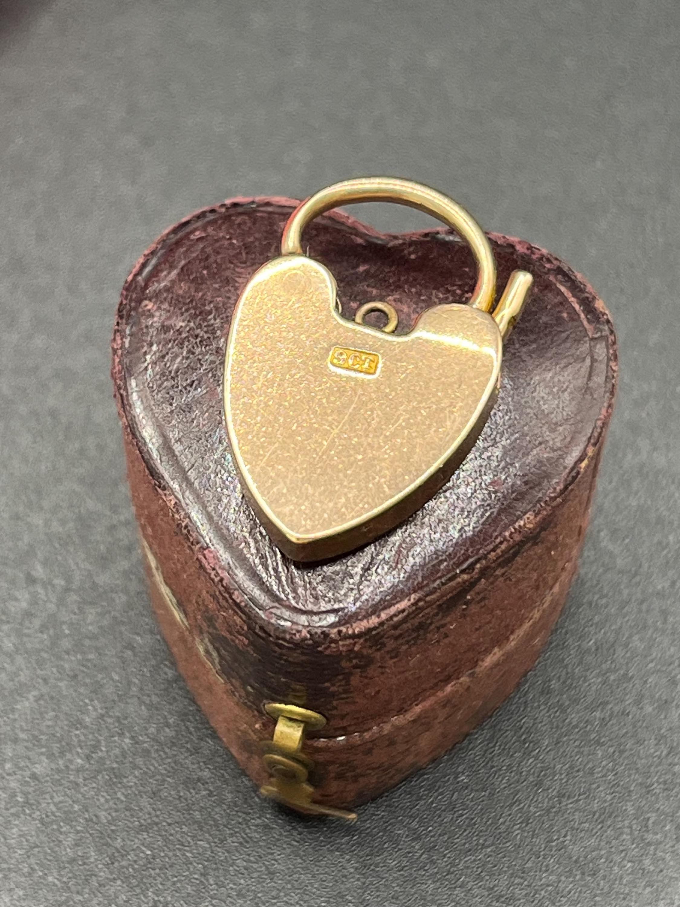 Antiguo oro rosa de 9 ct, colgante eduardiano de candado de corazón, cierre de dije de pulsera en venta 2